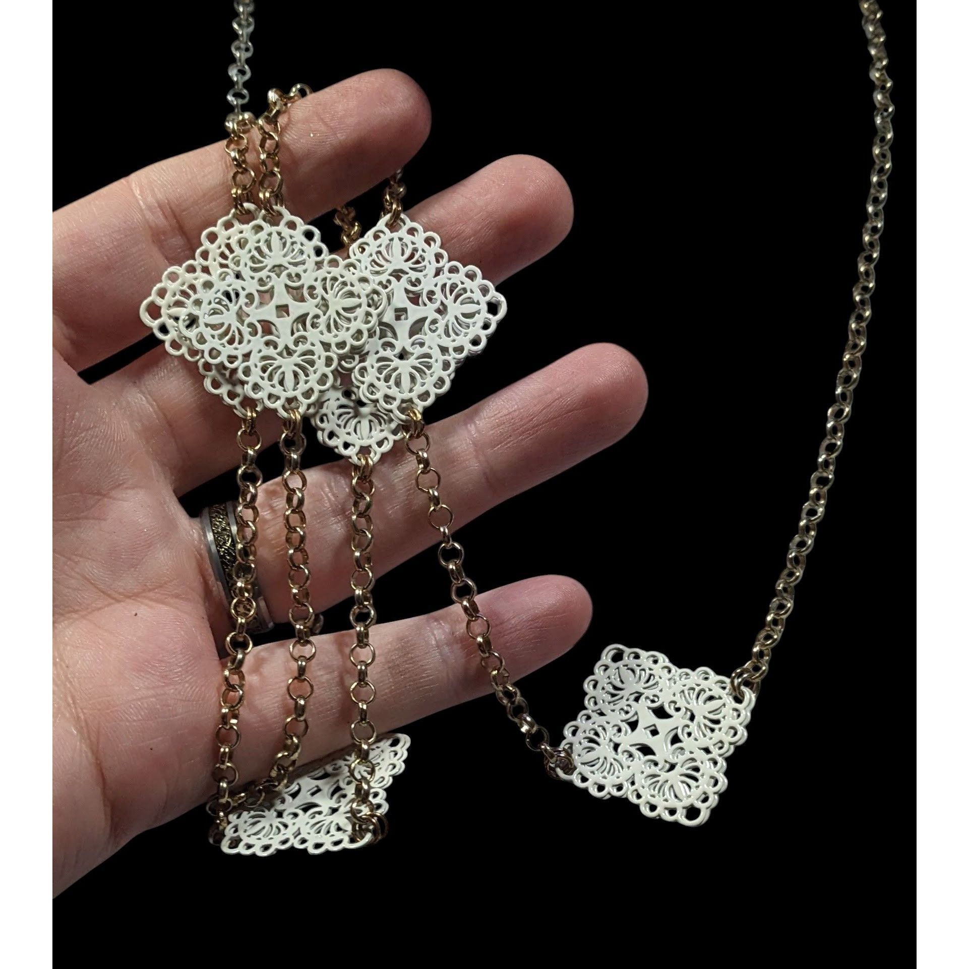 Other Charming Charlie White And Gold Tone Floral Filigree Station Size ONE SIZE - 5 Thumbnail