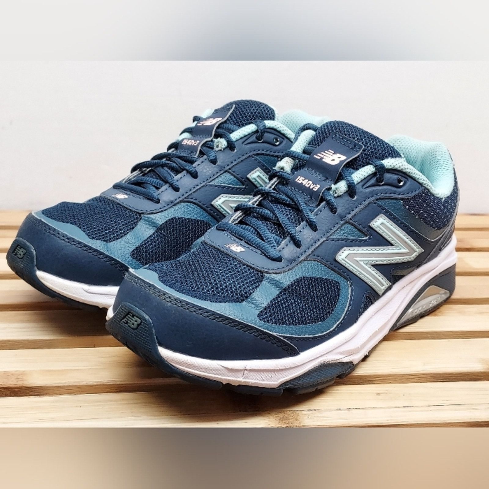 New Balance Womens Navy 1540 v3 Athletic Shoes Size