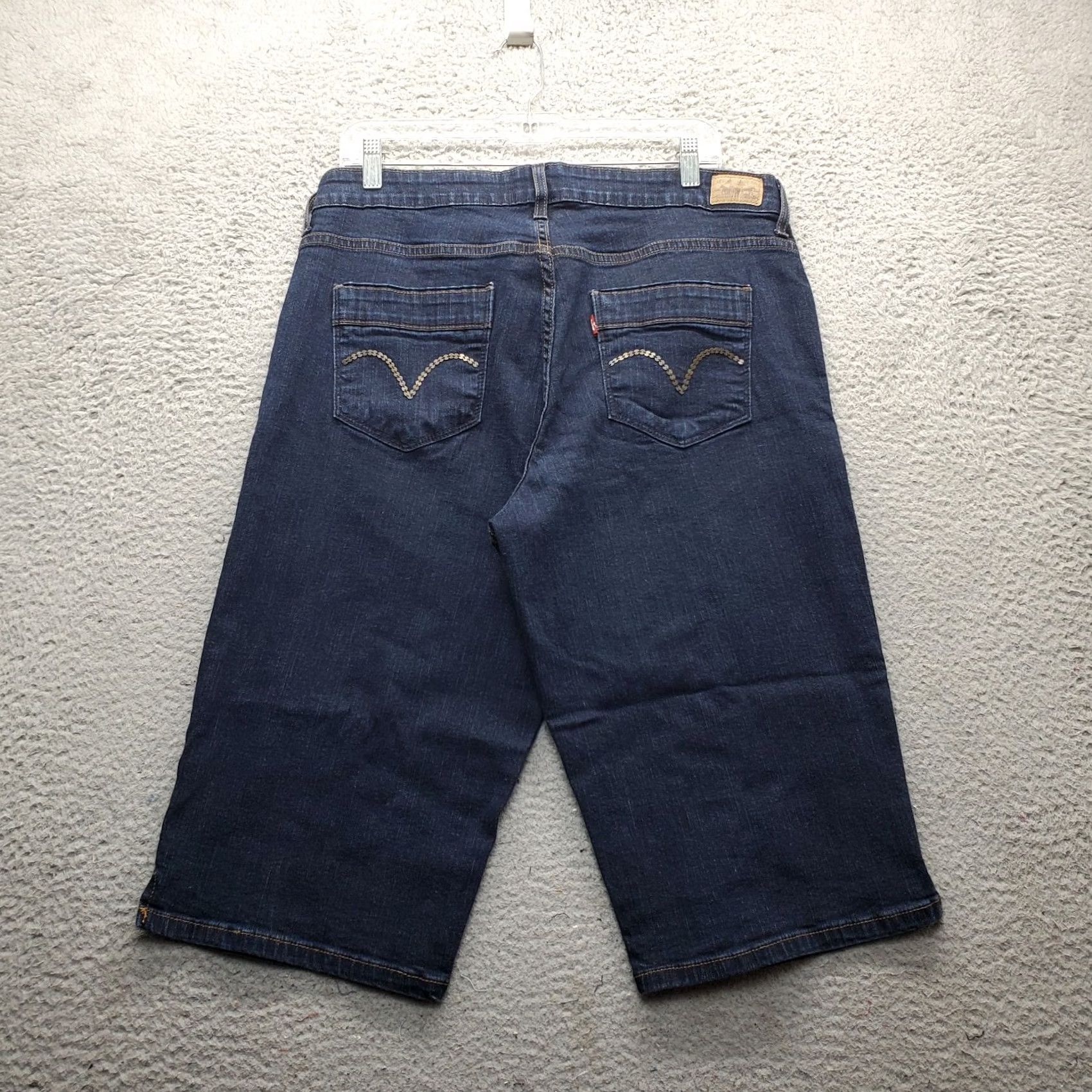 Levi's Levi's Cowboy Bermuda Shorts Womens 18 Blue Denim Slim Fit Ankle Slit Red Tab Slimming Pockets Casual Bermuda Shorts Womens Size 18 Blue Denim Size 40" / US 18 - 2 Thumbnail
