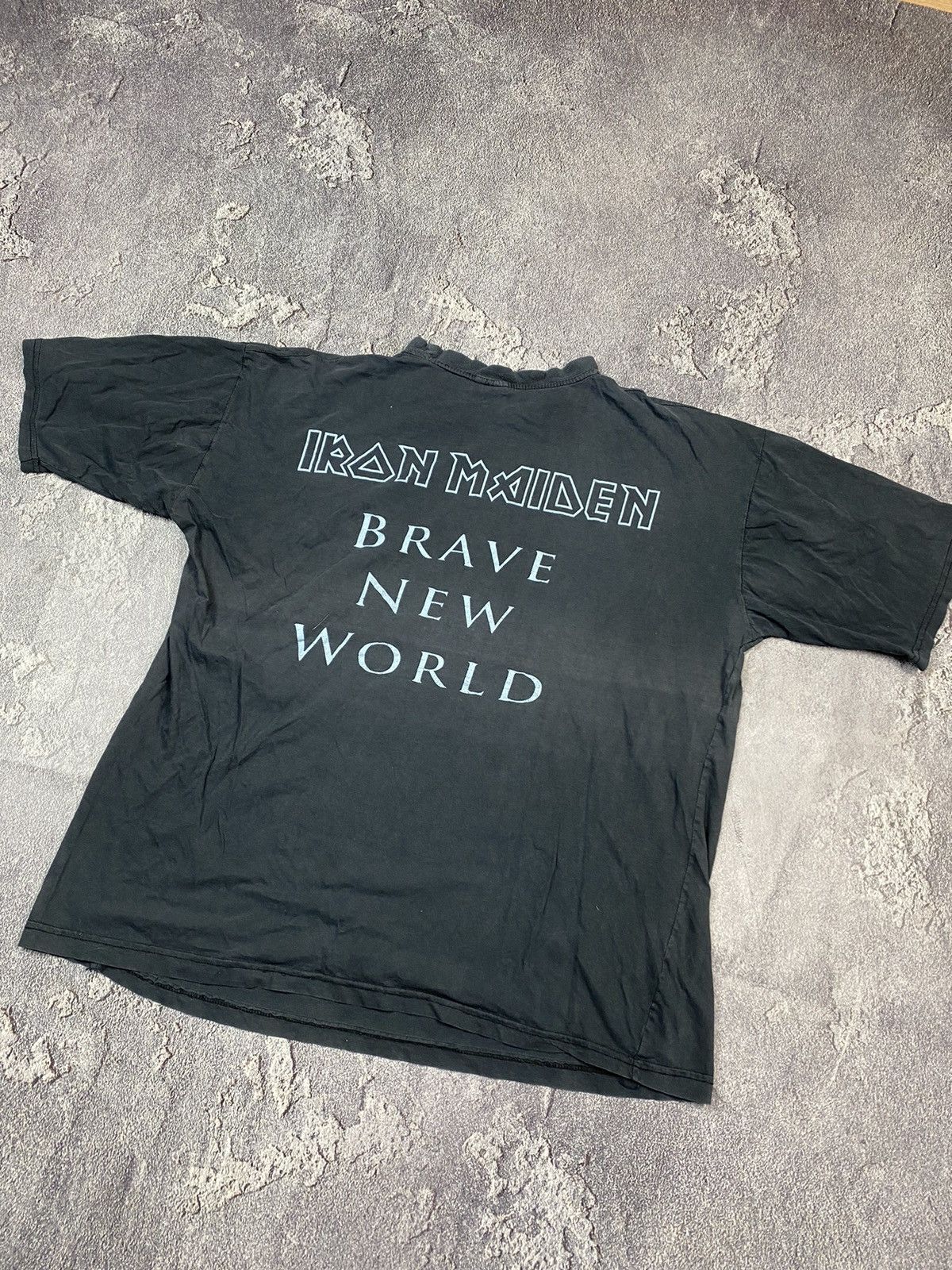 Band Tees Vintage Iron Maiden Brave New World Distressed Band Tee Y2K Size US L / EU 52-54 / 3 - 9 Thumbnail