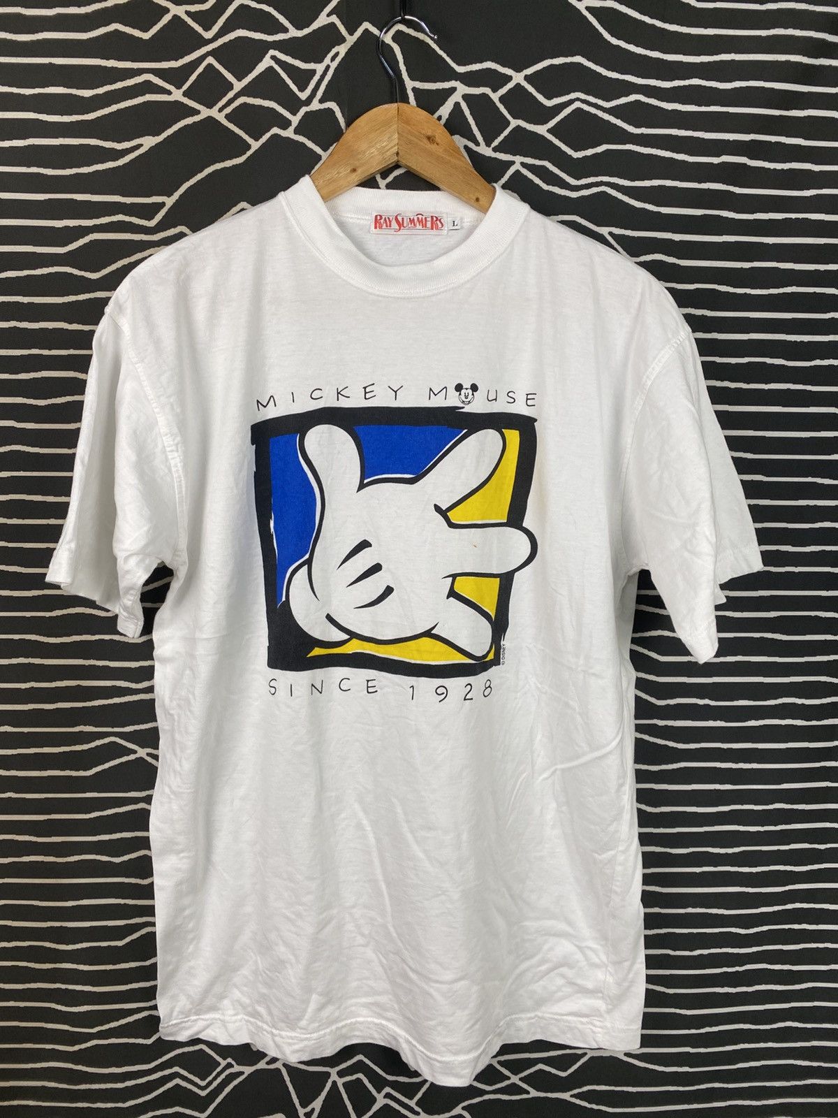 Vintage Vintage Disney Mickey Mouse "The Glove" Graphic Tee Size US M / EU 48-50 / 2 - 1 Thumbnail