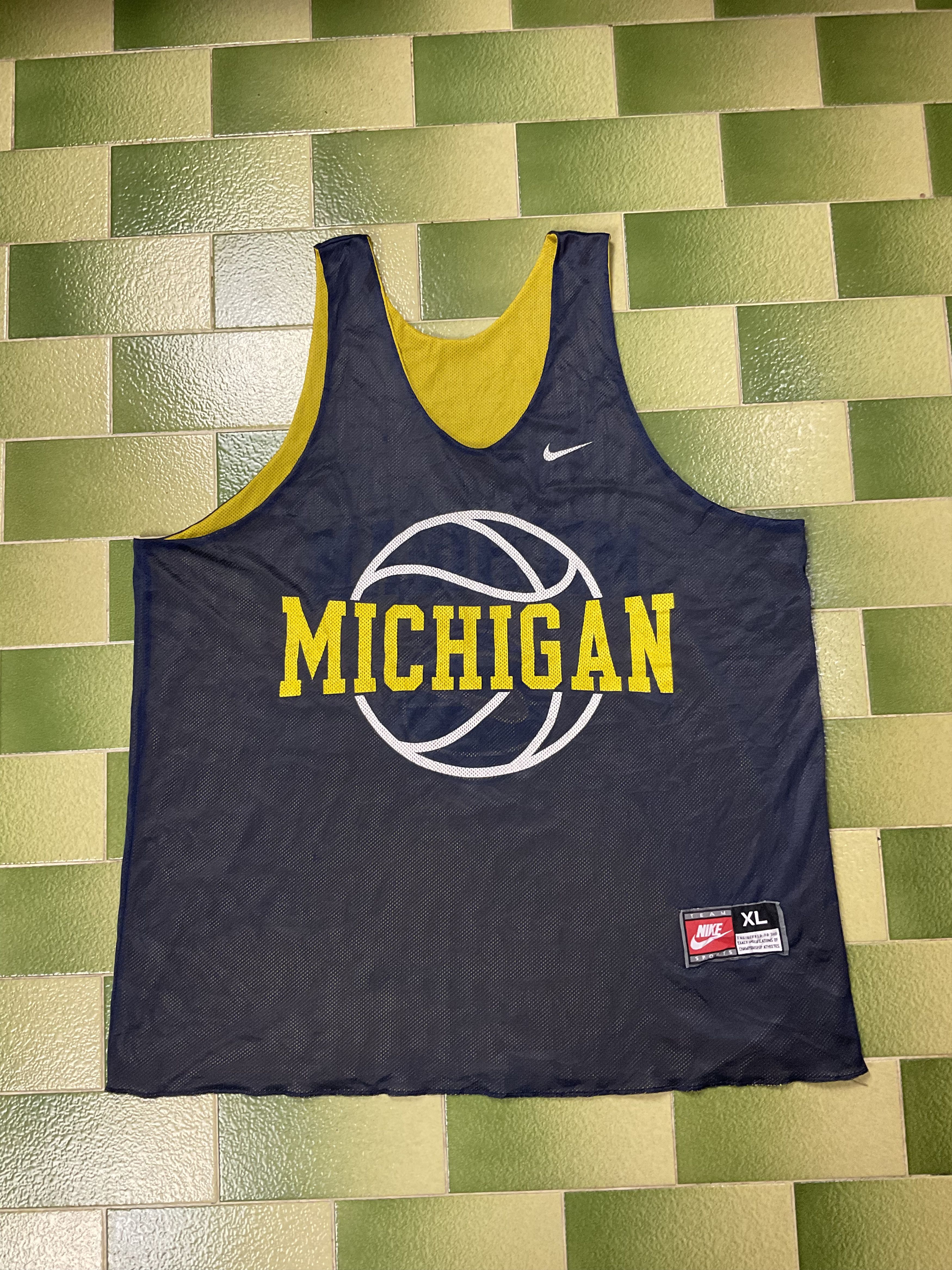 NBA Vintage 90s Reversible Wolverines Basketball Practice Jersey Size US XL / EU 56 / 4 - 1 Thumbnail