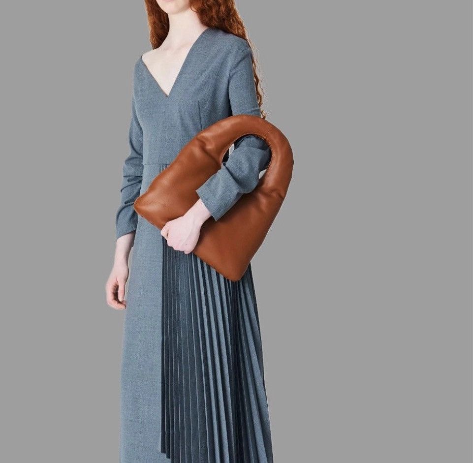 A.W.A.K.E. MODE Leather statement leather pillow bag Size ONE SIZE - 4 Thumbnail