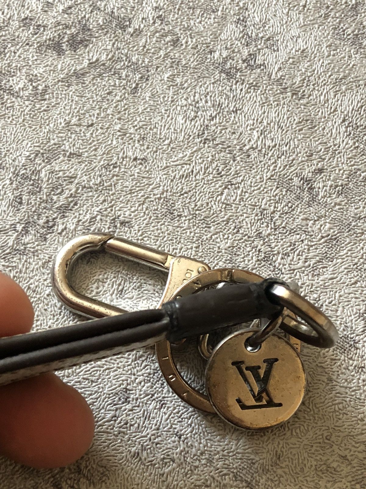 Louis Vuitton RARE LOUIS VUITTON KEY CHAIN Size ONE SIZE - 8 Thumbnail