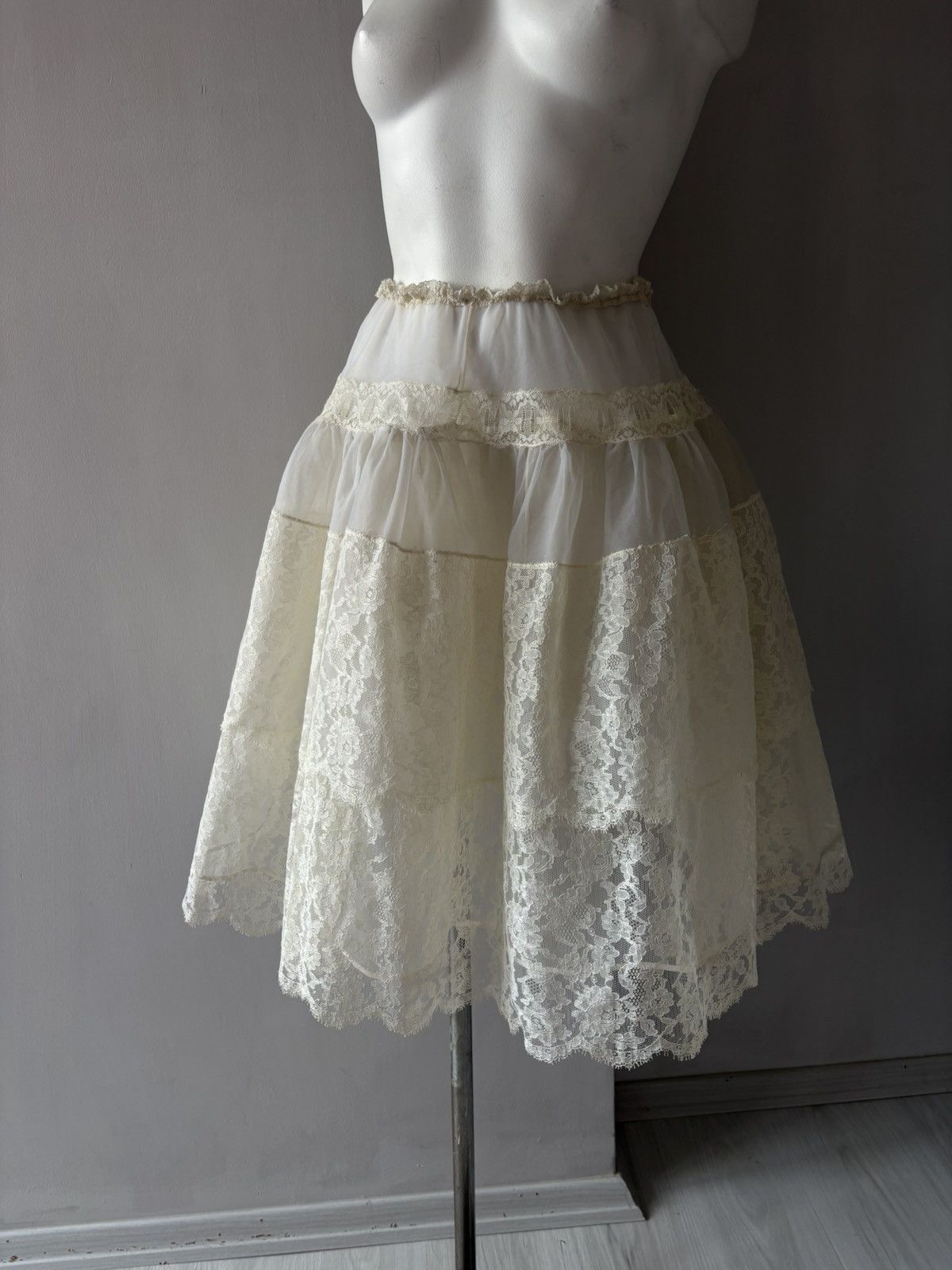 Vintage Vintage petticoat Size 26" / US 2 / IT 38 - 11 Thumbnail
