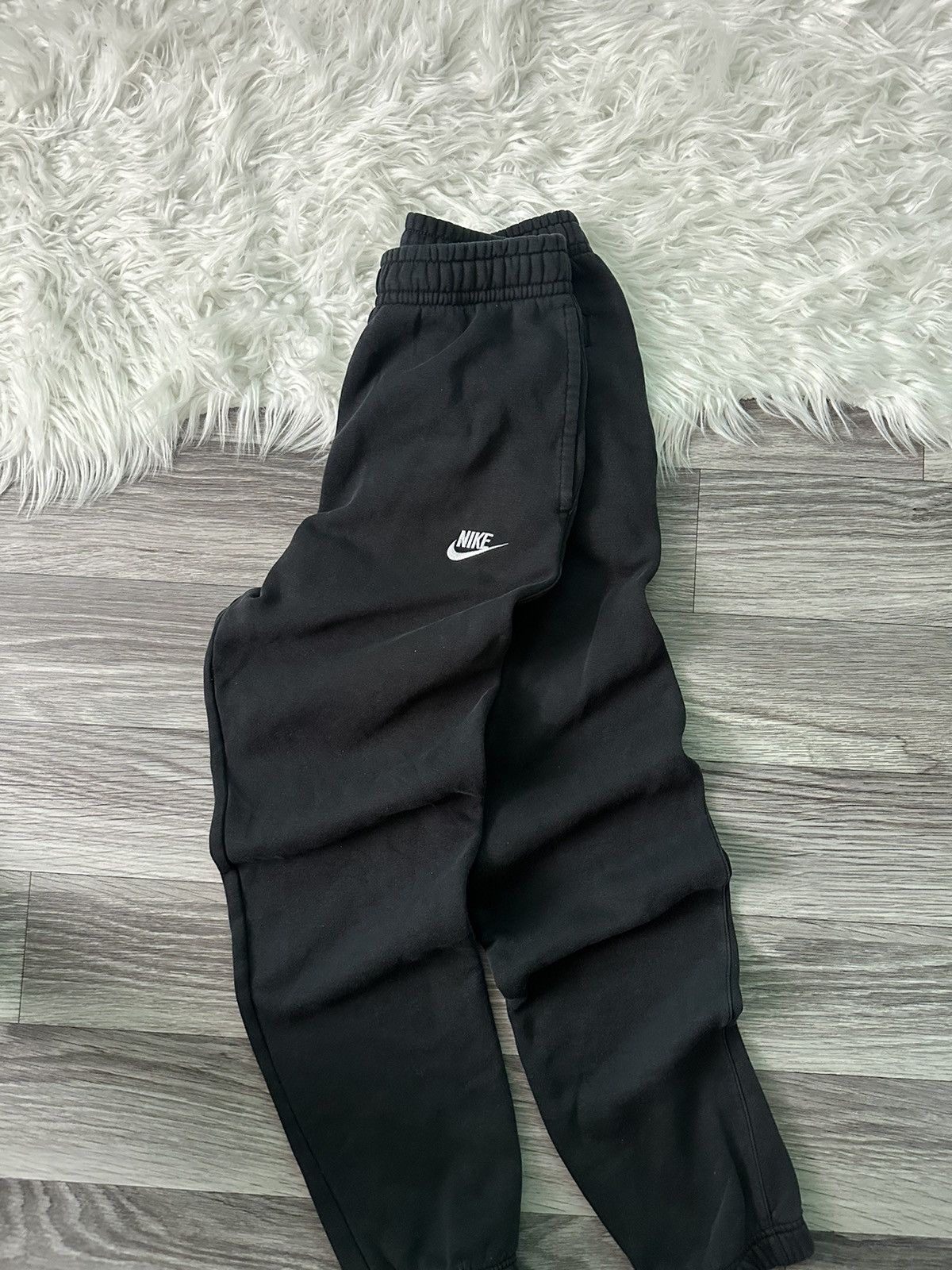 Nike Nike Black Baggy Small Swoosh Sweatpants size S Size US 30 / EU 46 - 1 Thumbnail