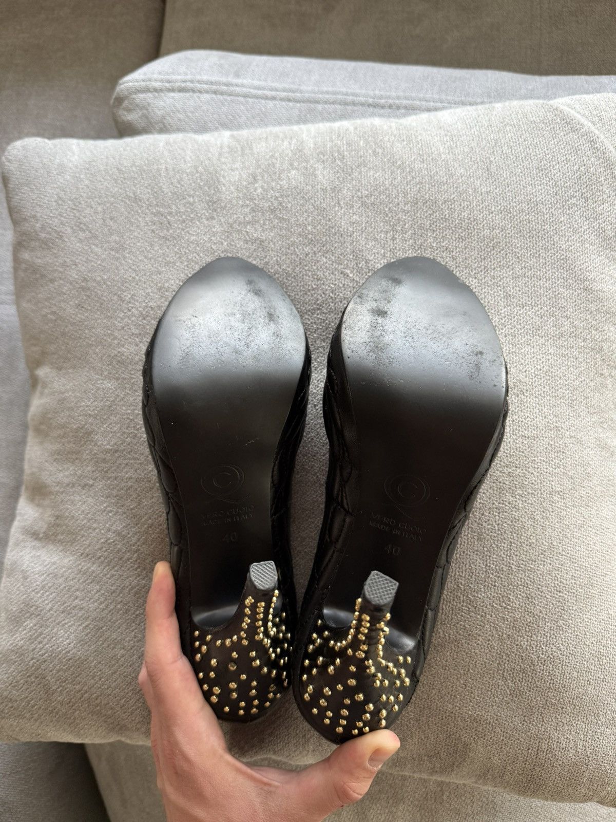 Alexander McQueen Alexander McQueen Gold Skull Black Leather Pumps Size US 10 / IT 40 - 11 Thumbnail