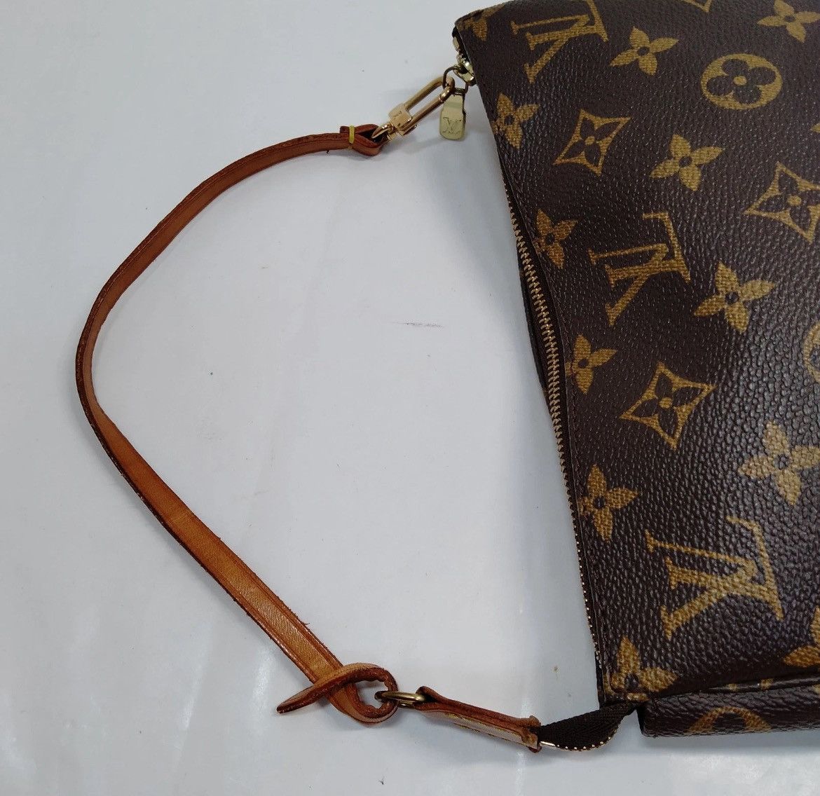 Louis Vuitton Louis Vuitton Pochette Size ONE SIZE - 4 Thumbnail
