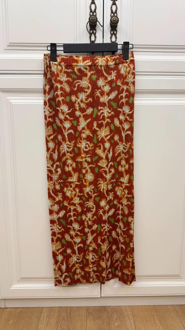 Issey Miyake Issey Miyake size:5 A retro, out-of-print red skirt Size 31" - 1 Thumbnail