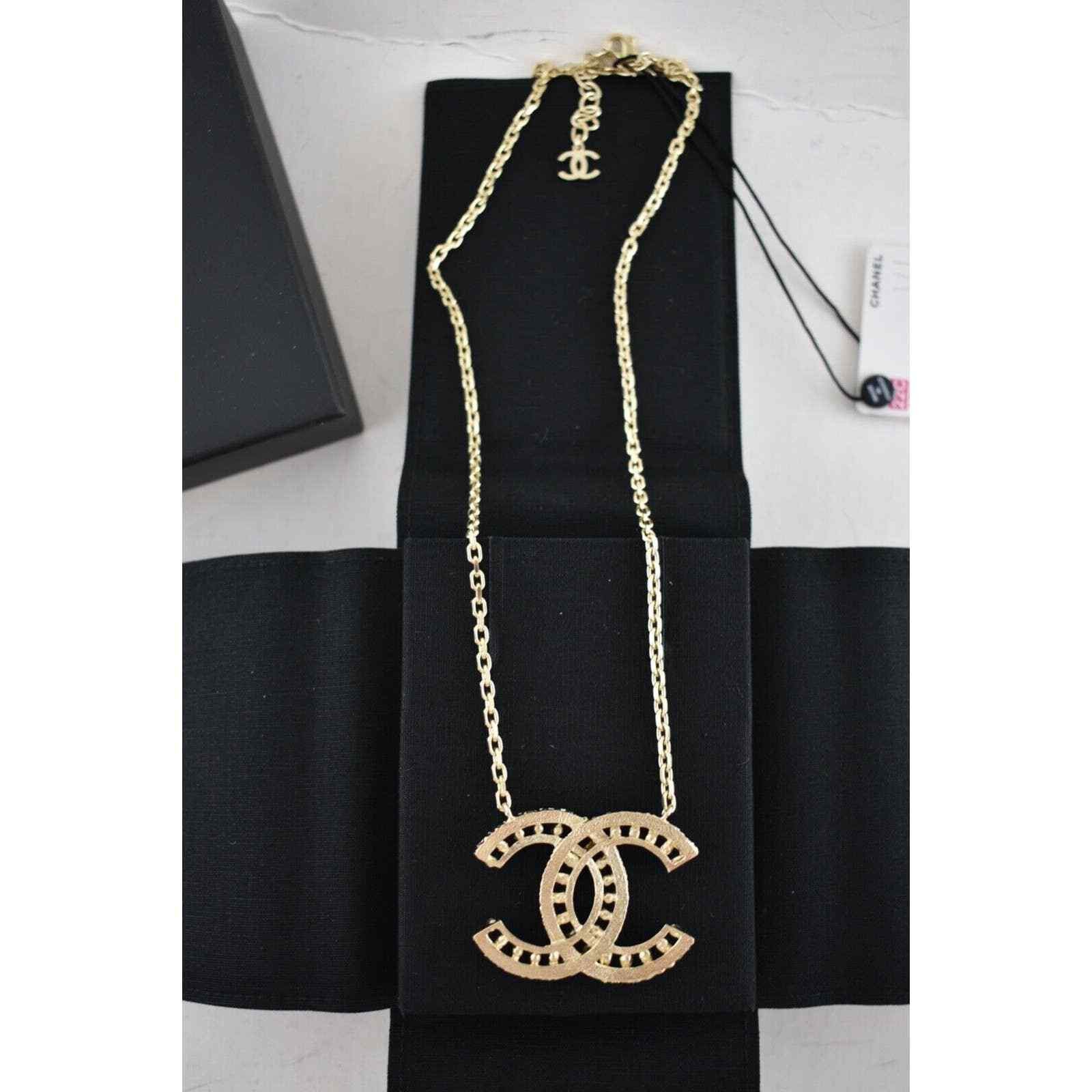 Chanel Chanel 22C Gold Metal Crystal Cuban Pendant Necklace Size ONE SIZE - 11 Thumbnail