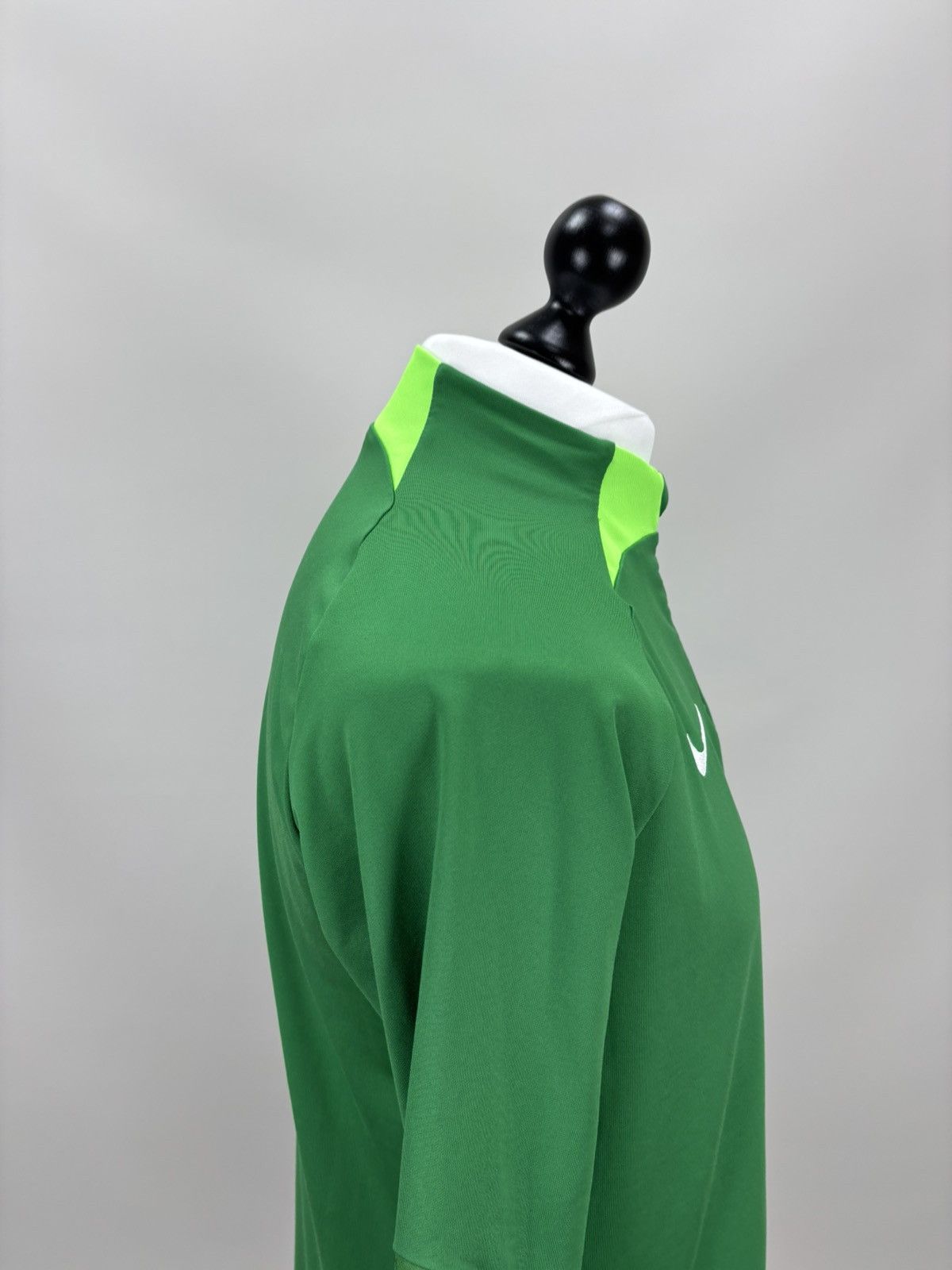 Nike Mens long sleeve Nike Nigeria Size L Color Green Size US L / EU 52-54 / 3 - 5 Thumbnail