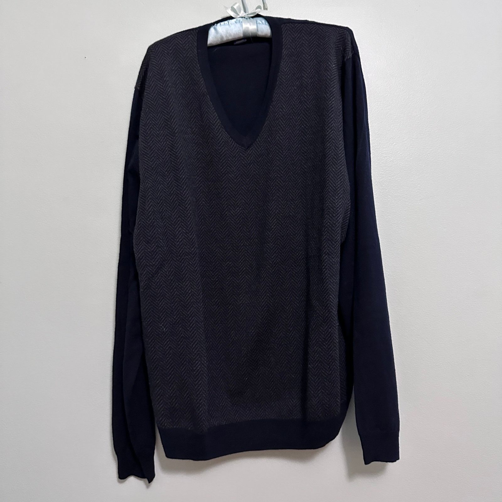 Brooks Brothers Brooks Brothers gray herringbone vneck merino wool sweater Size US XL / EU 56 / 4 - 2 Thumbnail