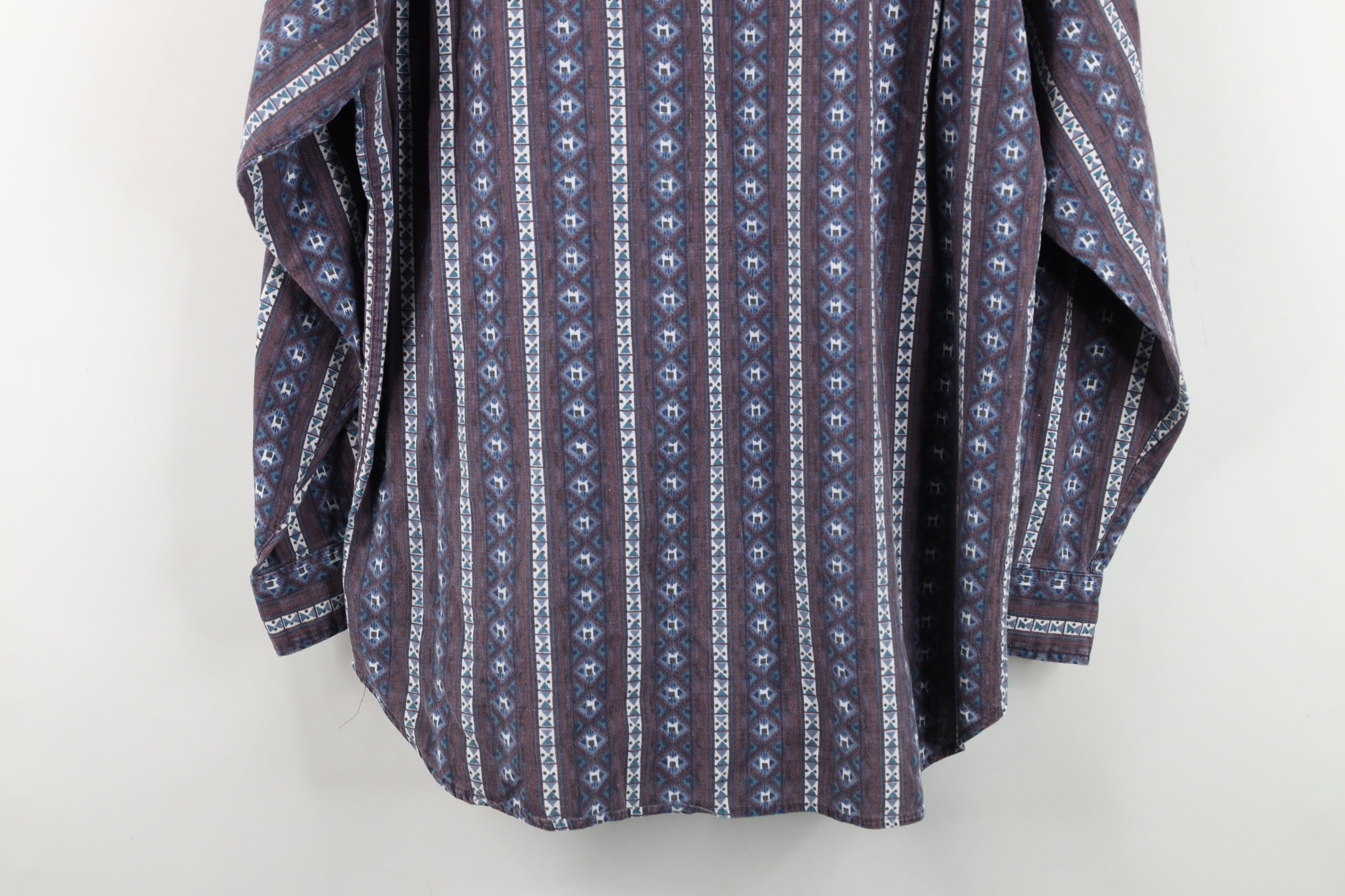 Vintage Vintage 90s Streetwear Geometric Collared Button Shirt Size US S / EU 44-46 / 1 - 11 Thumbnail