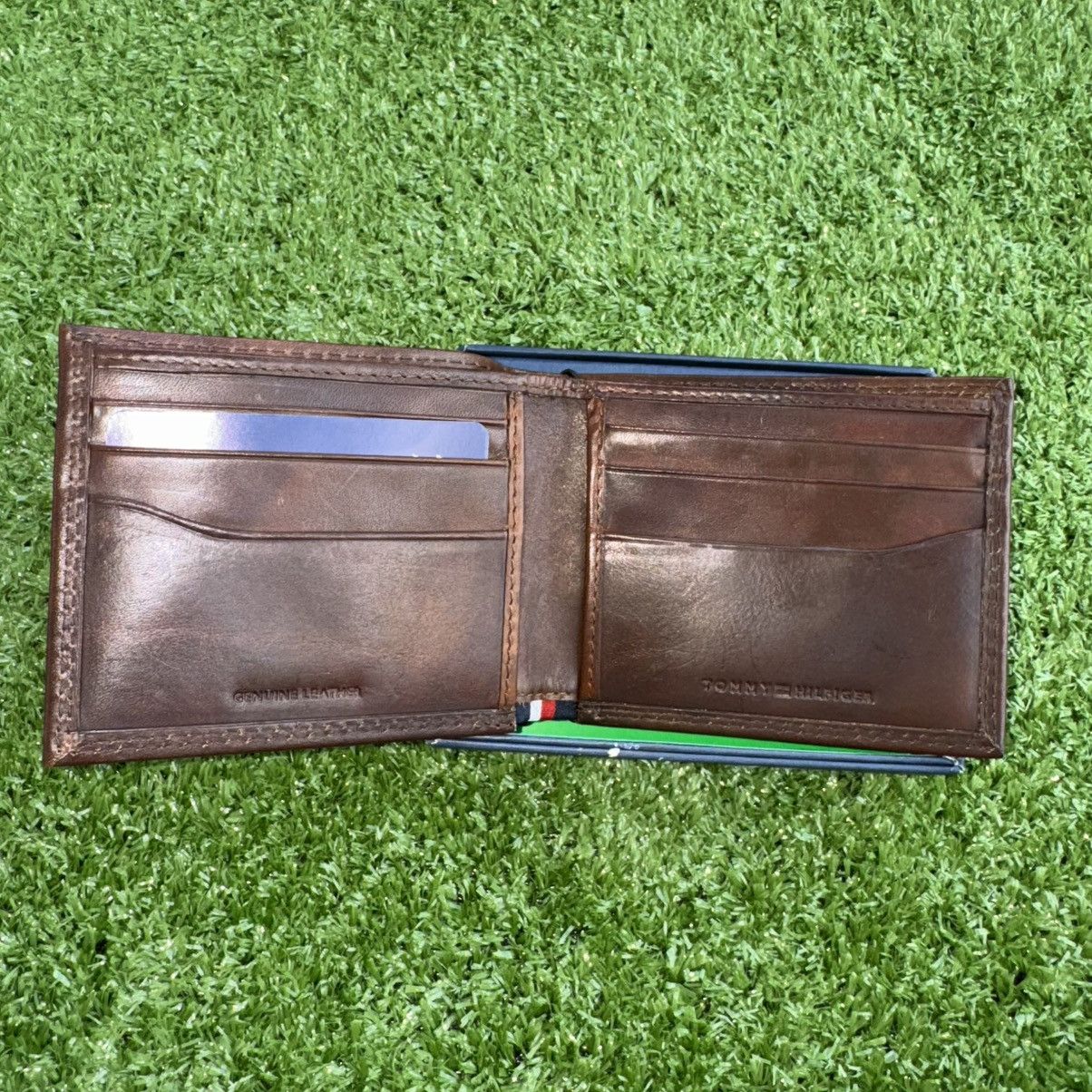 Tommy Hilfiger × Vintage Tommy Hilfiger Brown Genuine Leather Bi-Fold Wallet Size ONE SIZE - 3 Thumbnail