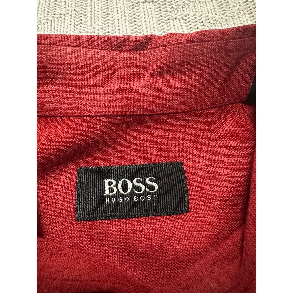 Hugo Boss Hugo Boss red button down size L Size US L / EU 52-54 / 3 - 4 Thumbnail