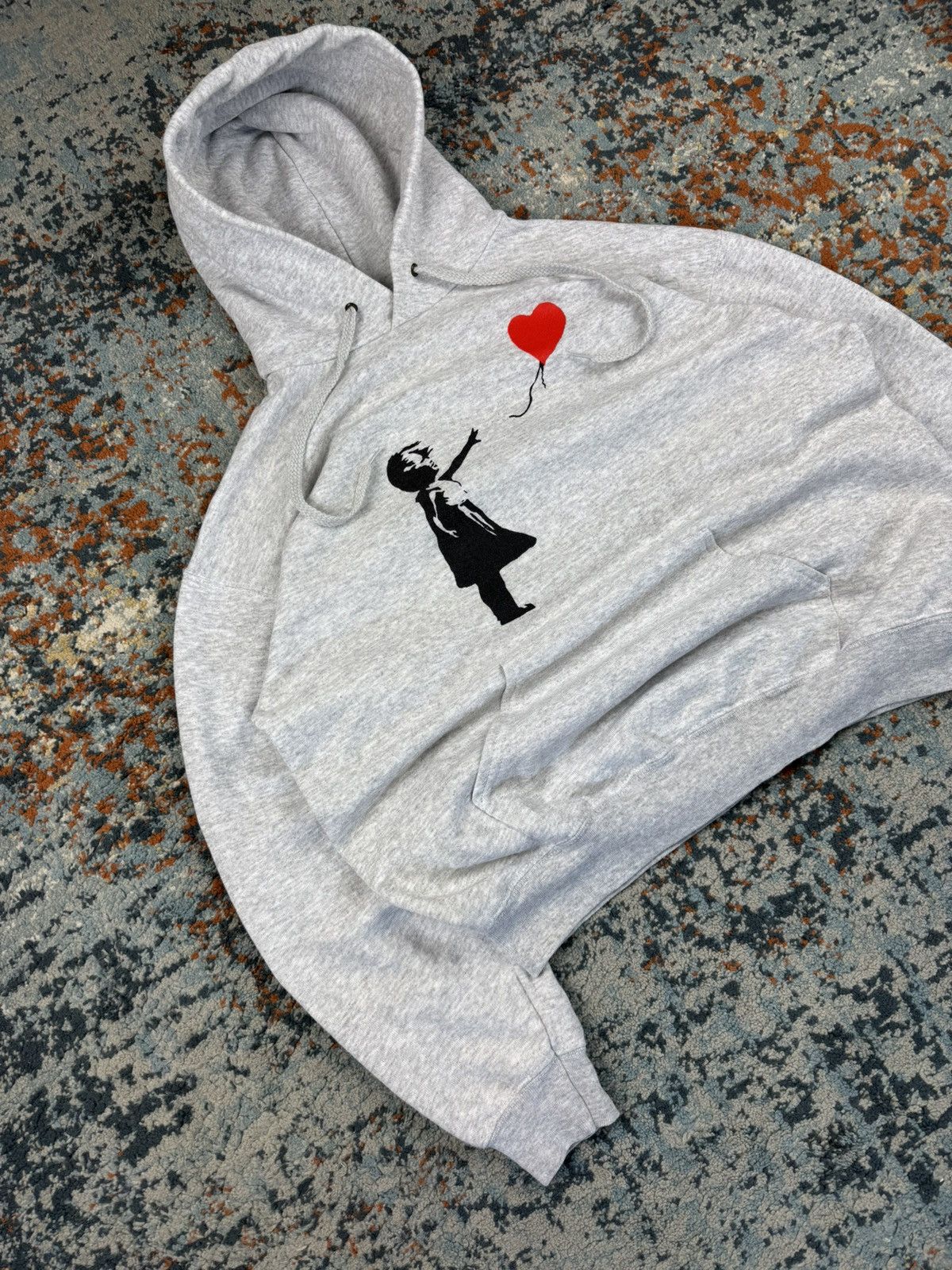 Vintage Vintage 00s Banksy girl with baloon art graphic hoodie Size US L / EU 52-54 / 3 - 3 Thumbnail