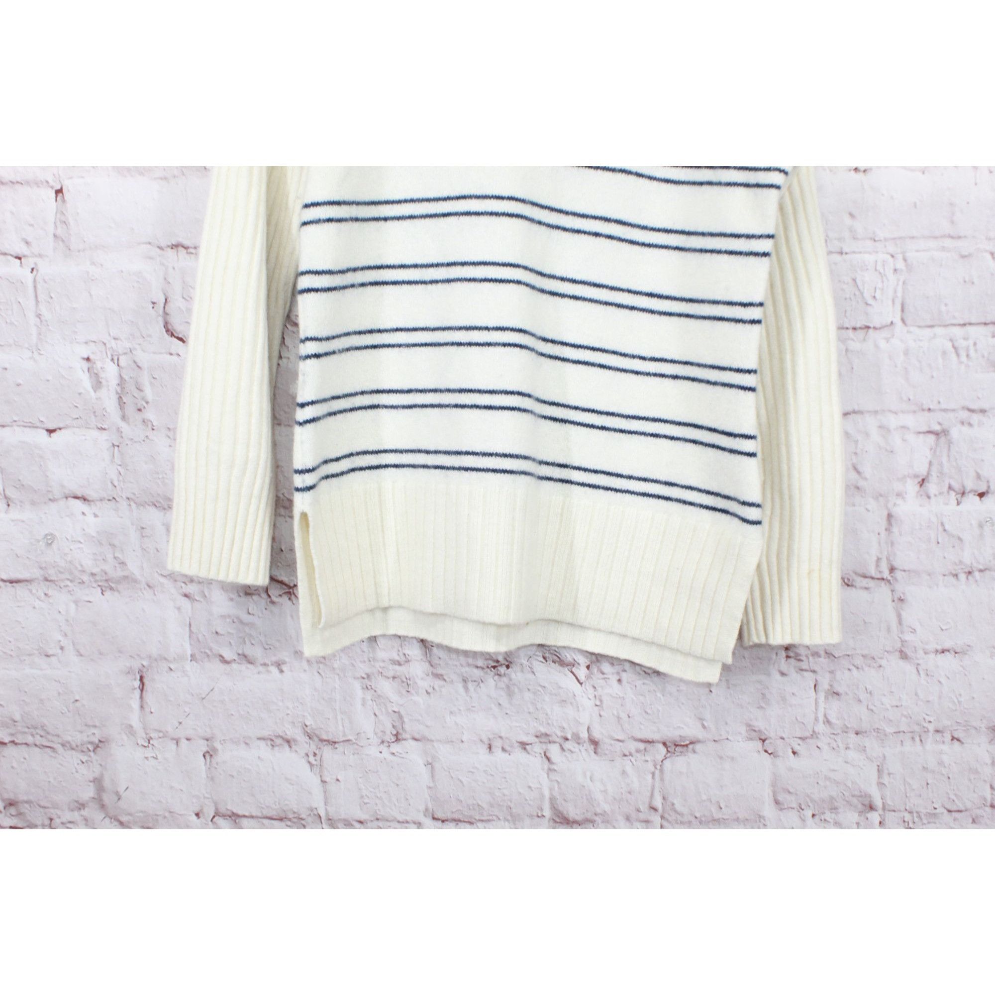 L.L. Bean LL Bean Striped Turtleneck Sweater Women's XS Petite Size XS / US 0-2 / IT 36-38 - 3 Thumbnail