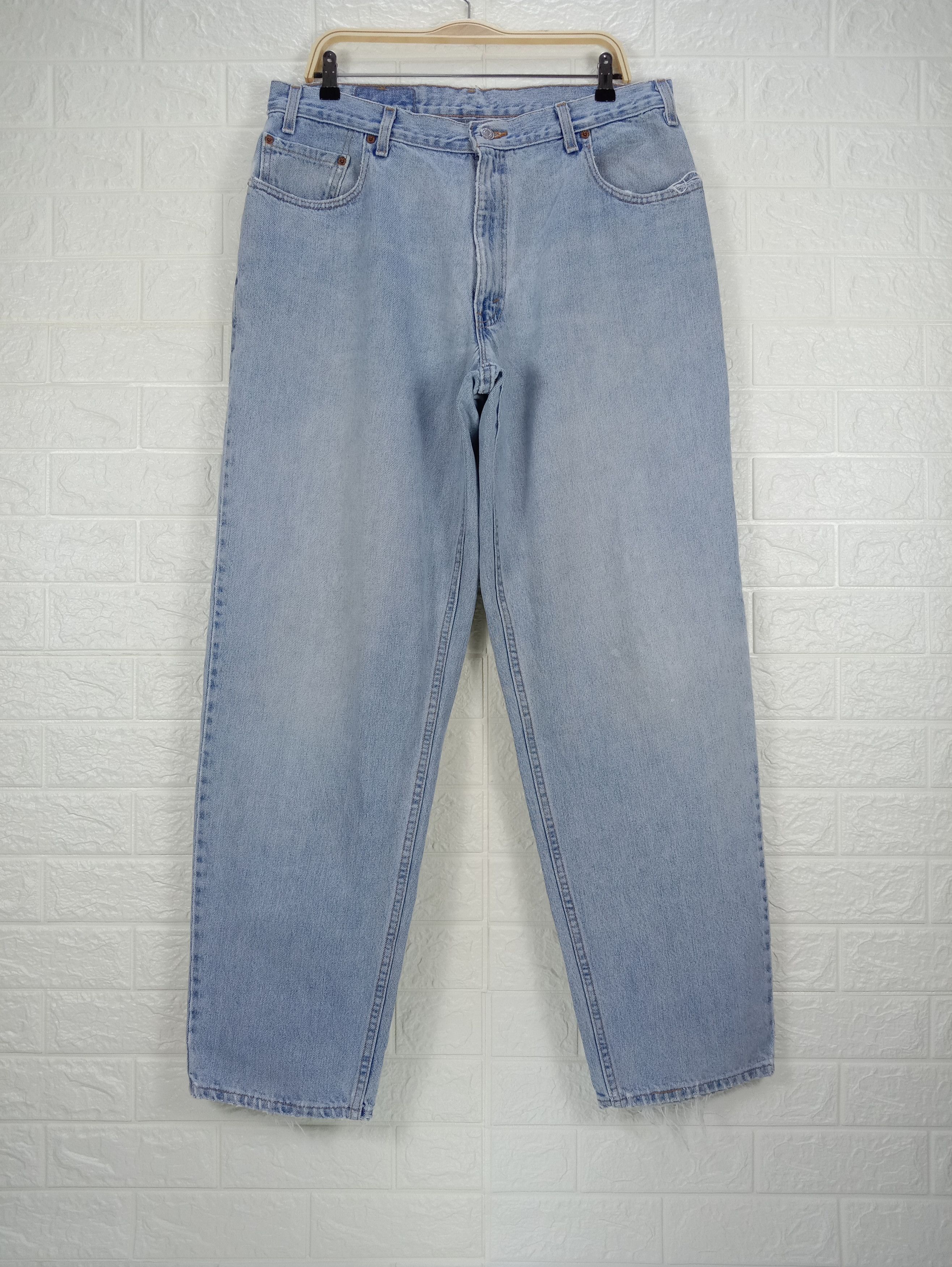 Vintage Levi's 570 Baggy Fit Jeans Light Wash Denim