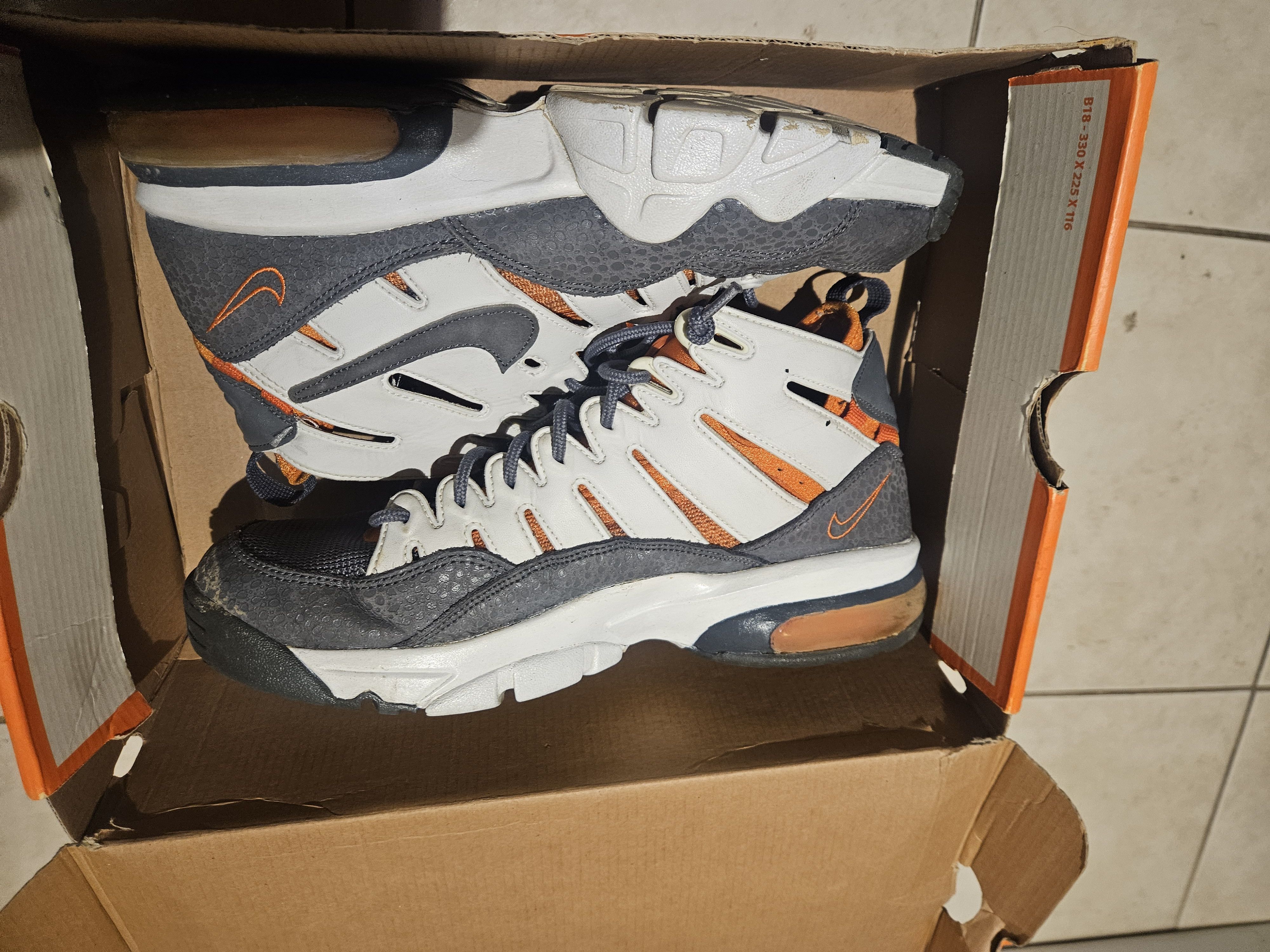 Nike ACG Nike Air Max Hurache Size US 9 / EU 42 - 2 Thumbnail