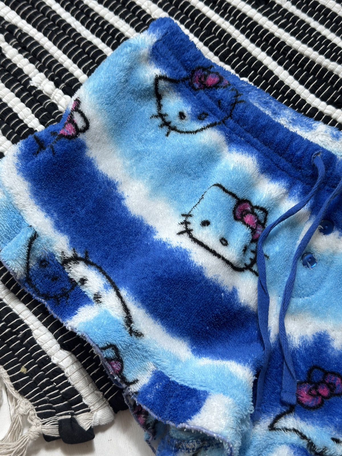Cartoon Network HELLO KITTY PLUSH 2000s MINI SHORTS Size 28" / US 6 / IT 42 - 2 Thumbnail