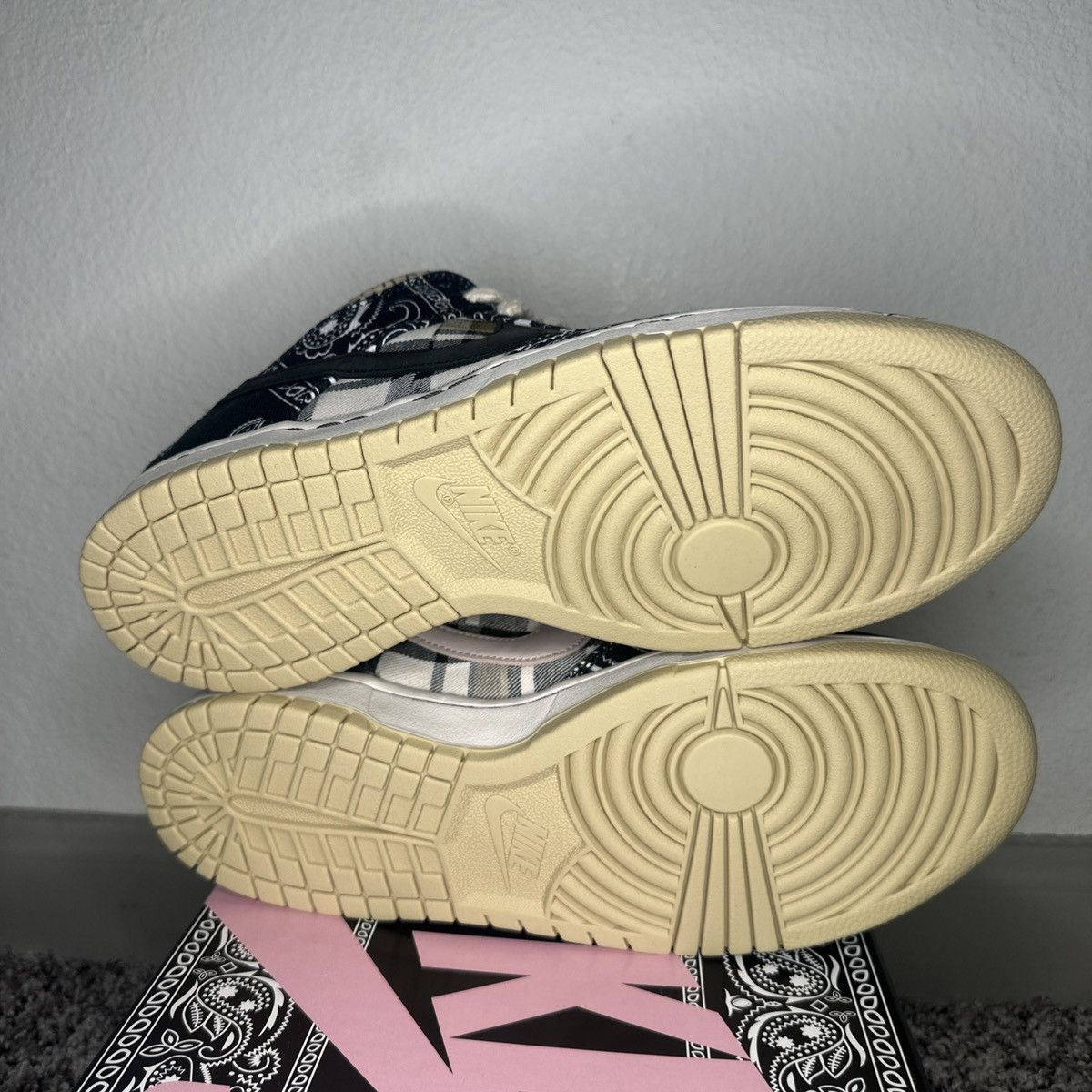 Nike Size 10 - Nike Travis Scott x SB Dunk Low Cactus Jack Size US 10 / EU 43 - 10 Thumbnail