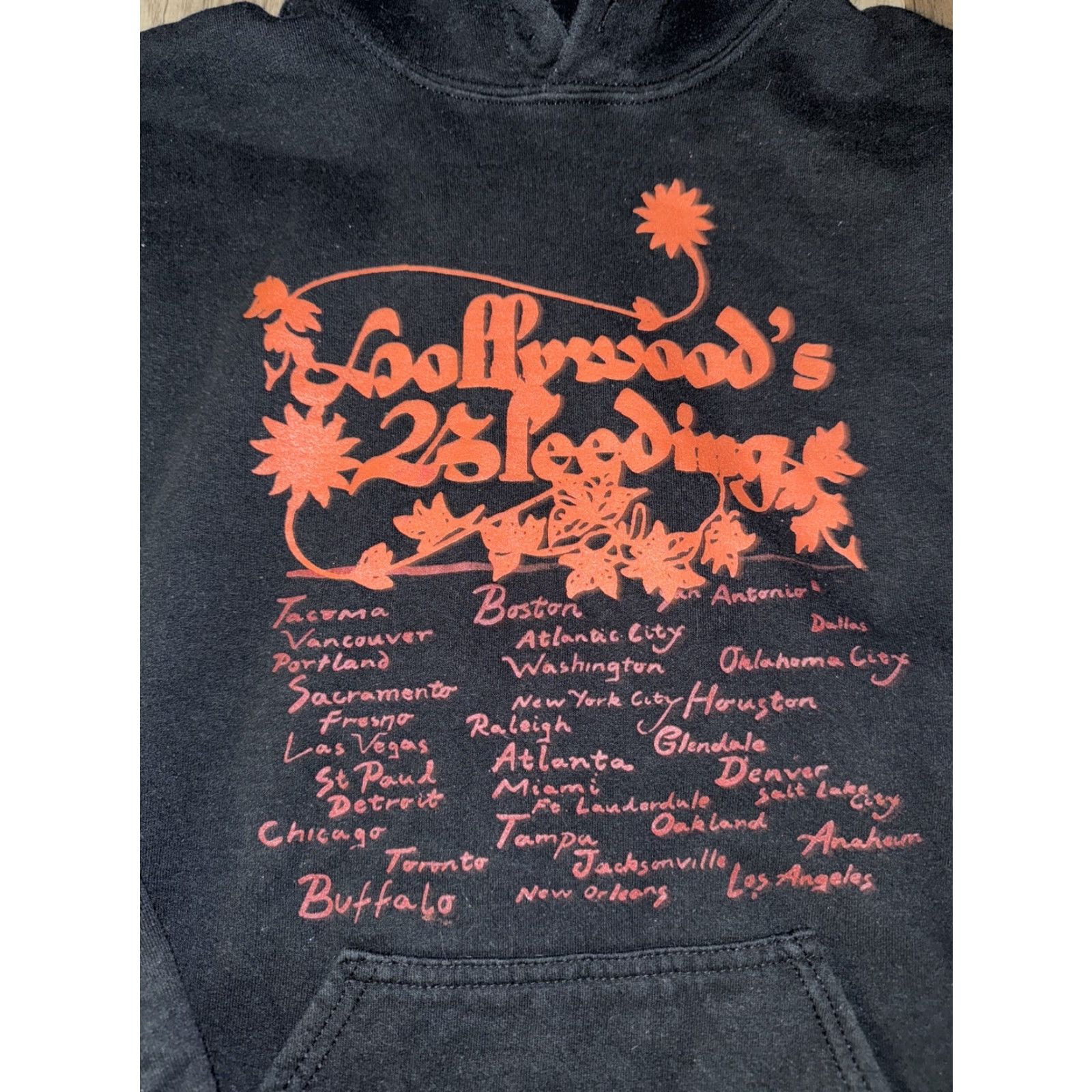 Vintage Post Malone Hollywood's Bleeding Tour Hoodie Sweatshirt Men's M Black Writing 90s? Size US M / EU 48-50 / 2 - 2 Thumbnail
