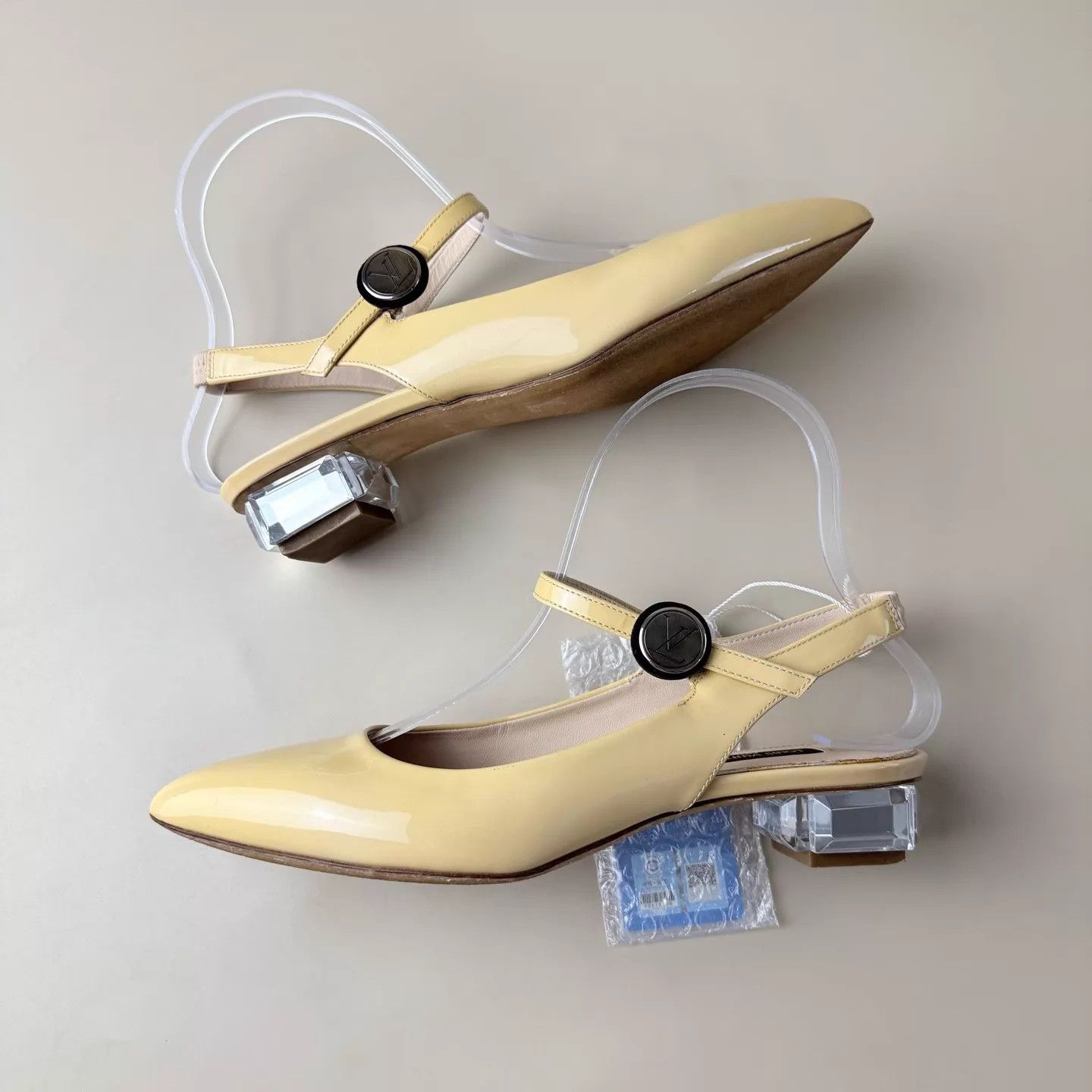 Louis Vuitton LV Cream Yellow Strap Sandals Gold Logo EU35.5 MINT Size US 5 / IT 35 - 6 Thumbnail