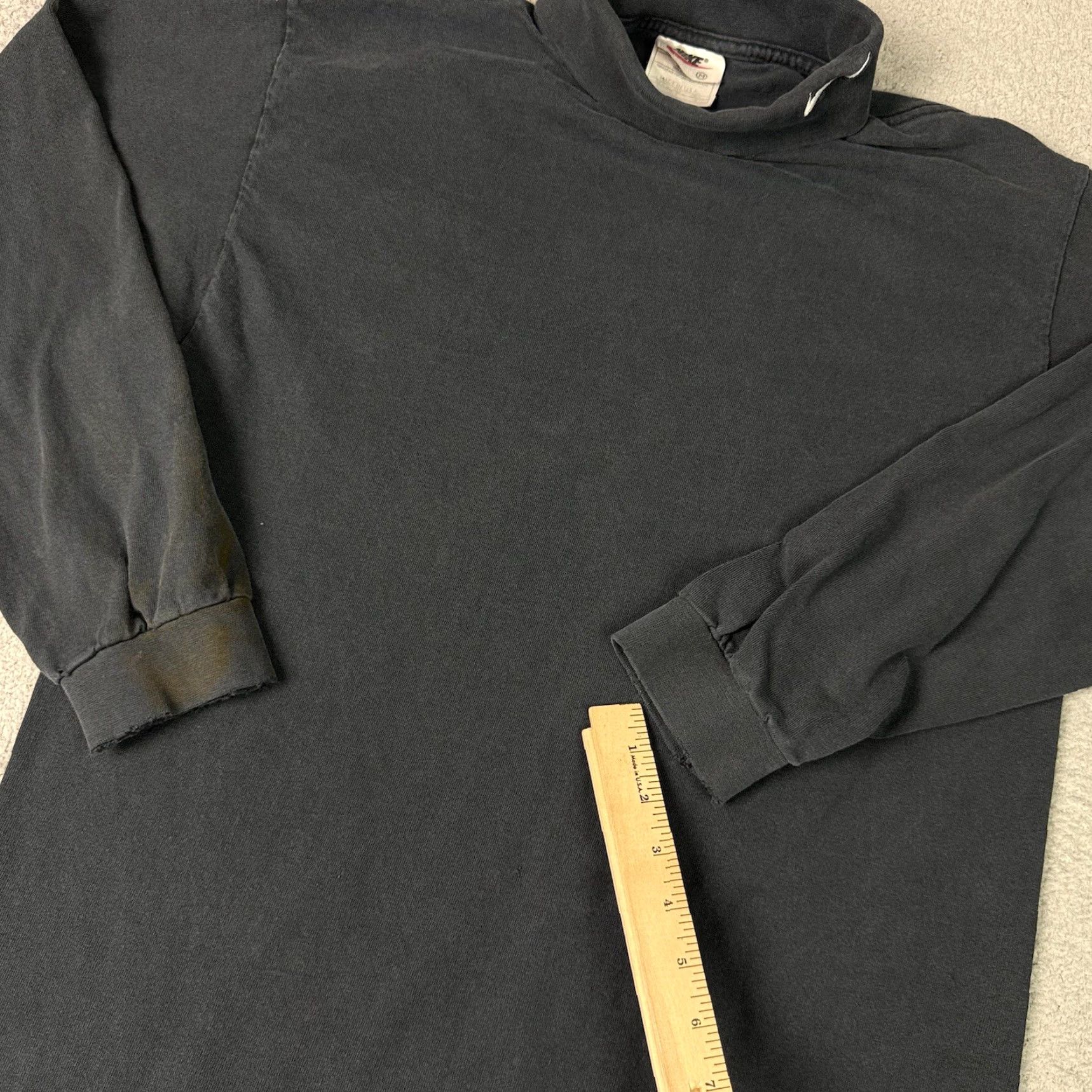 Nike VINTAGE Nike Sweatshirt Mens M Black Essential Turtleneck Swoosh Distressed Size US M / EU 48-50 / 2 - 7 Thumbnail