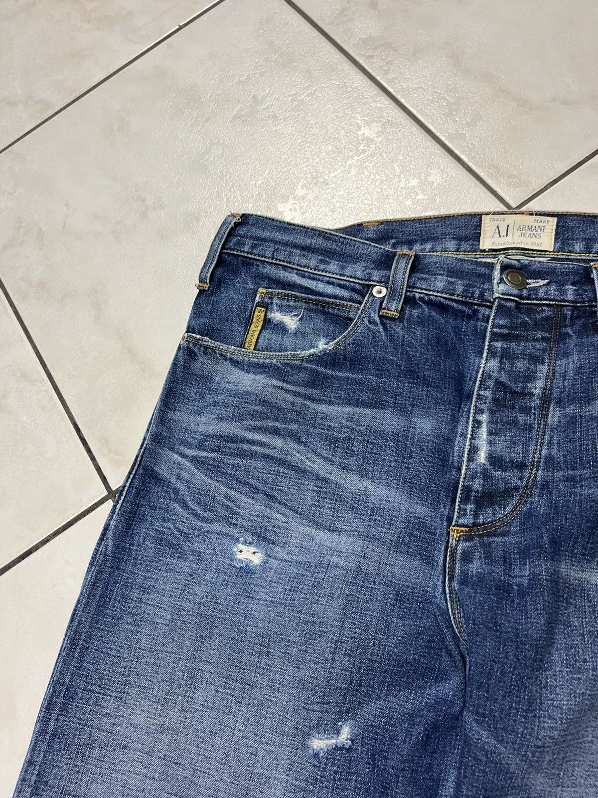 Armani × Giorgio Armani Vintage Armani jeans distressed denim y2k washed J21 regular Size US 33 - 7 Thumbnail