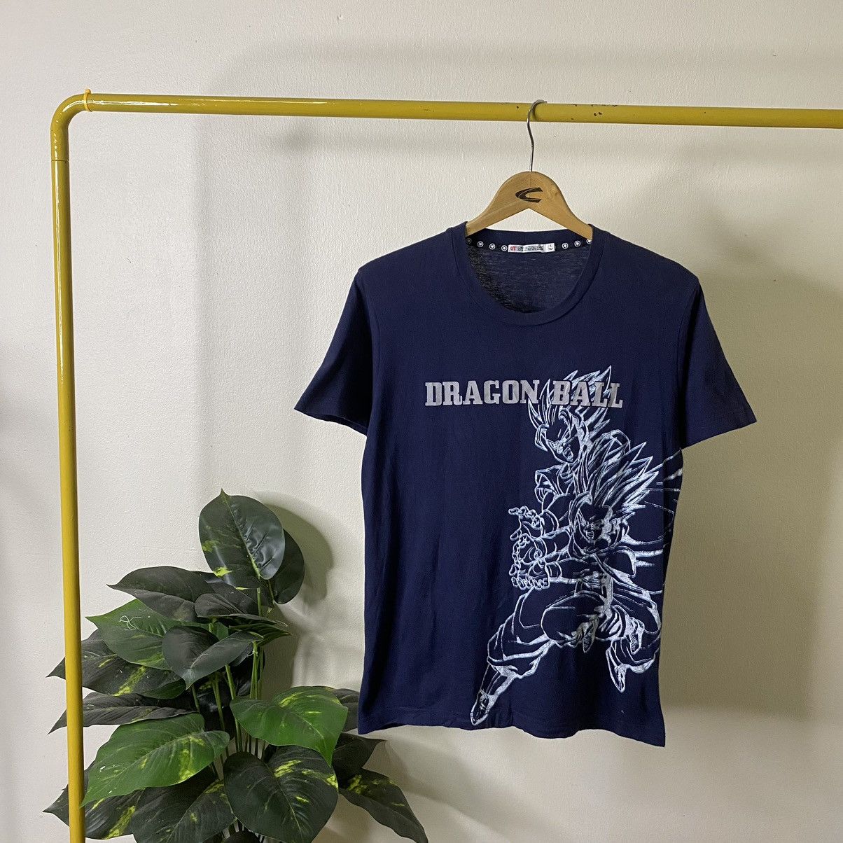 Anime Uniqlo UT x Dragon Ball Super Saiyan Japanese Manga Series T Size US S / EU 44-46 / 1 - 1 Thumbnail