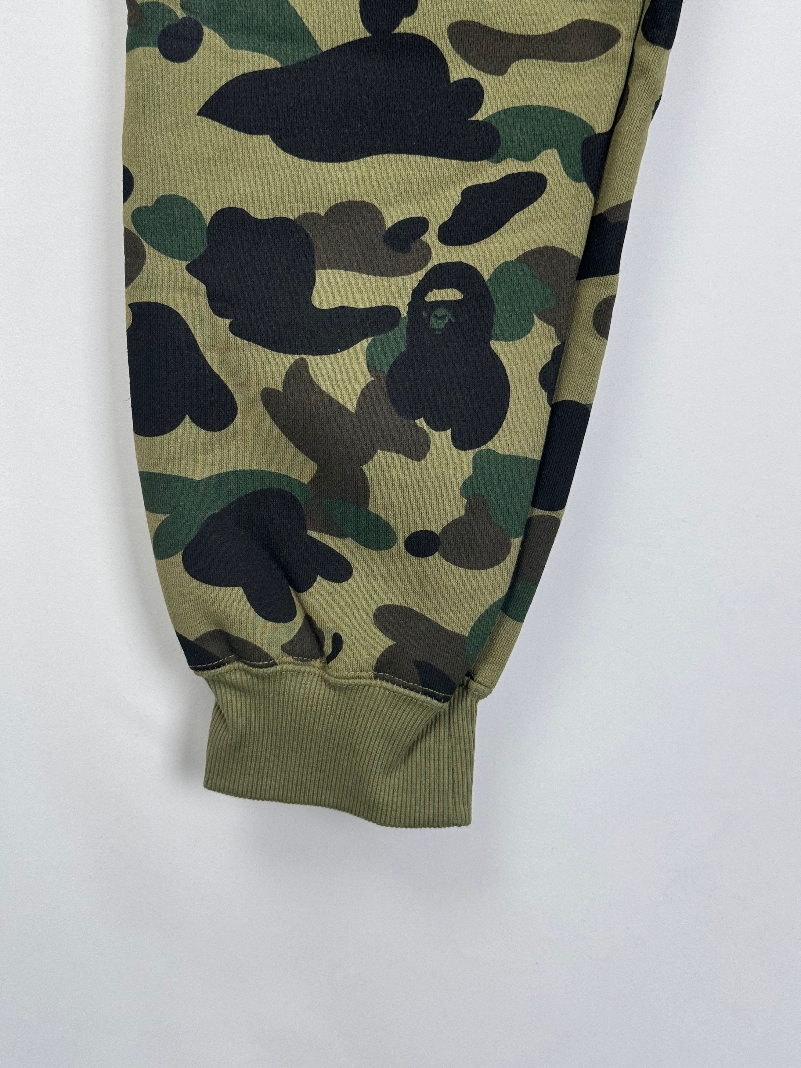 Bape × Champion NEW WITH TAG* BAPE x Champion 1st Camo Sweatpants Size XL Size US 36 / EU 52 - 3 Thumbnail