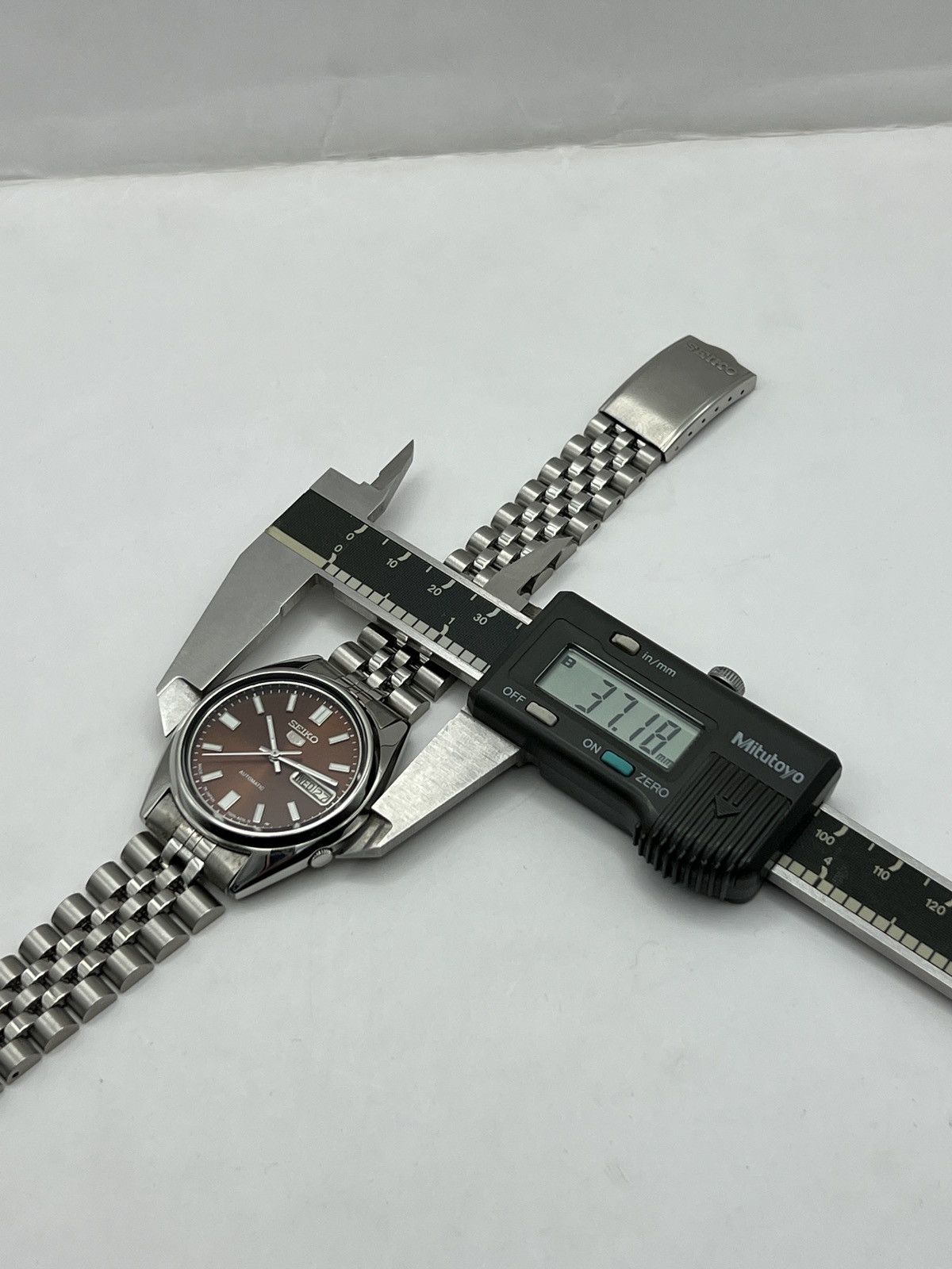 Seiko SEIKO5 SNX447 BROWN Sunburst Dial Automatic 17 Jewels Japan. Size 36 - 14 Thumbnail
