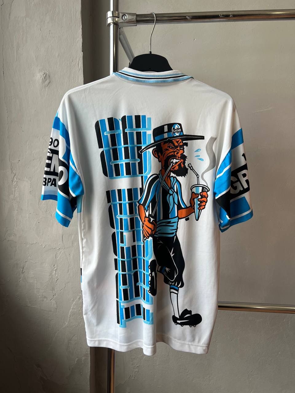 Vintage 90’S FBA GREMIO 1903 DESIGN MASCOT SOCCER JERSEY ROVIL SZ L Size US L / EU 52-54 / 3 - 11 Thumbnail