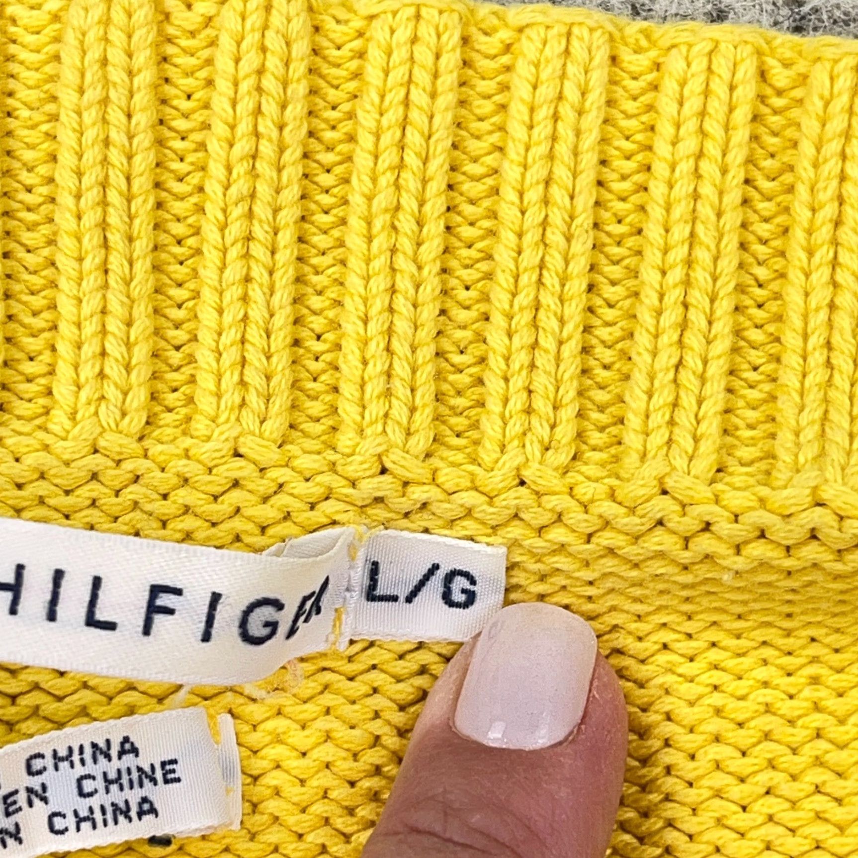 Tommy Hilfiger VINTAGE Tommy Hilfiger Sweater Shirt Women Large Yellow Chunky Knit H Logo Ribbed Mock Ladies Size L / US 10 / IT 46 - 7 Thumbnail
