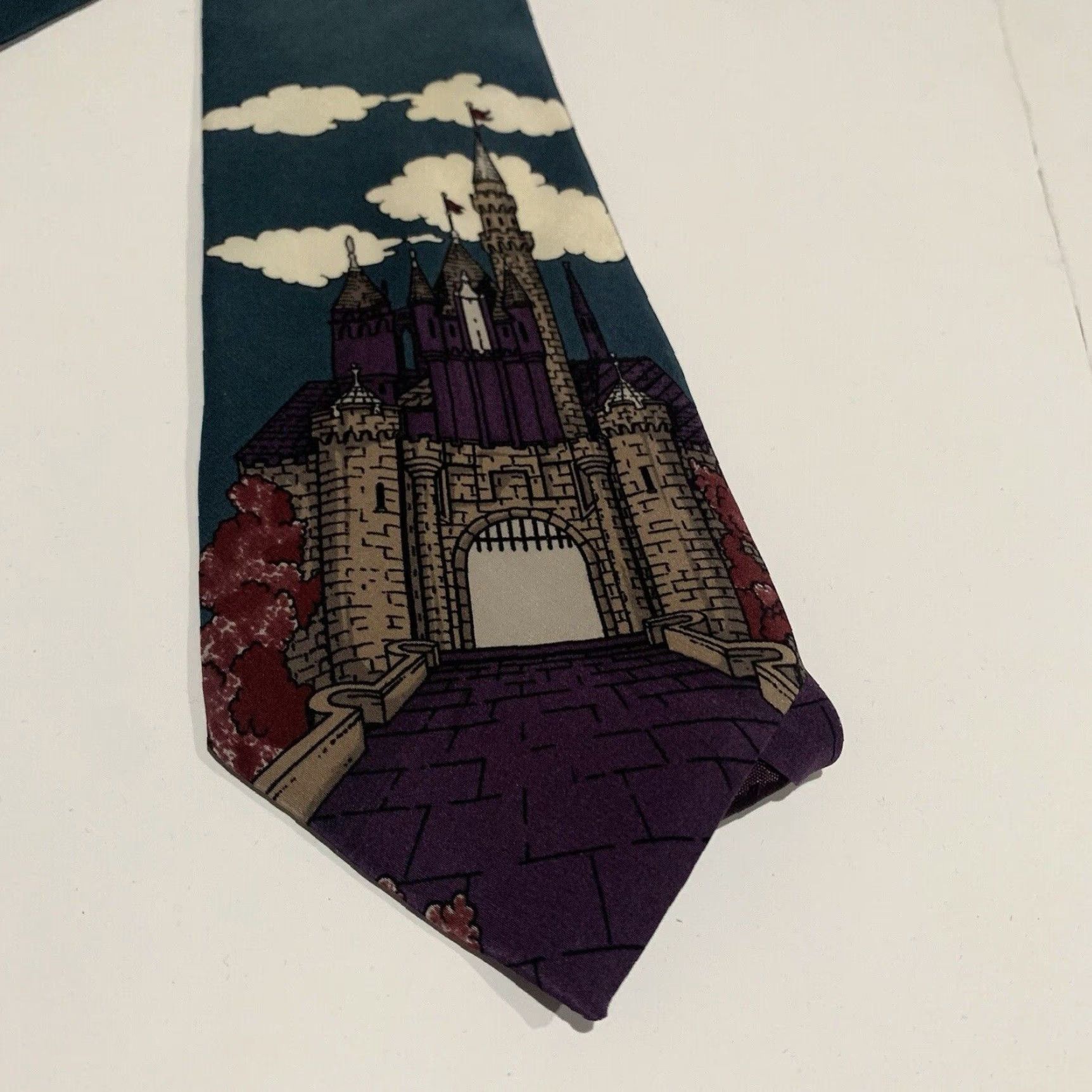 Vintage VINTAGE Men's Silk Tie Short All Green Castle Artwork Union Jack Made in USA Barry Wells Designer Size ONE SIZE - 2 Thumbnail