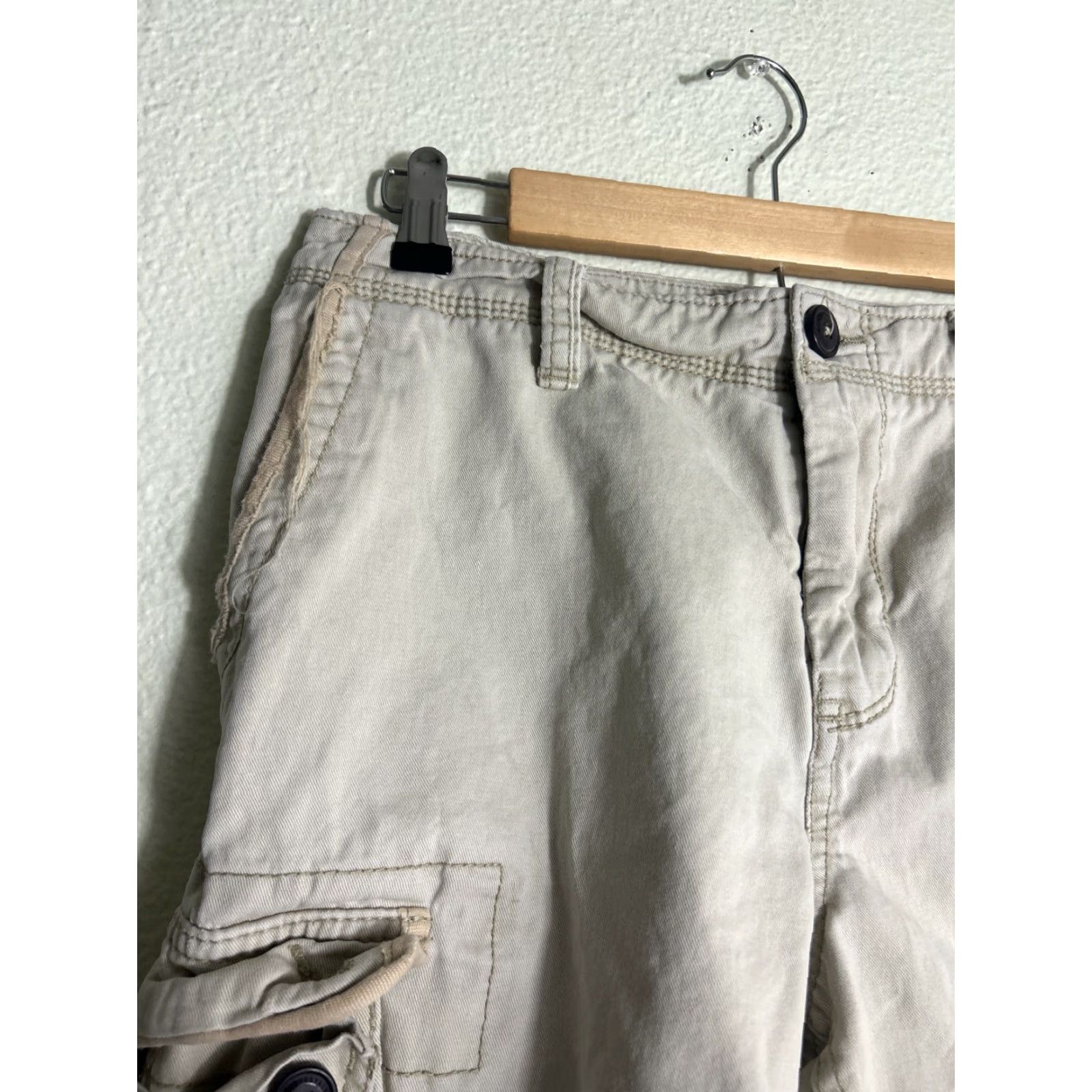 Vintage Aéropostale Mens Cargo Shorts Beige 30 Regular 10 Stains Cotton Size US 30 / EU 46 - 4 Thumbnail
