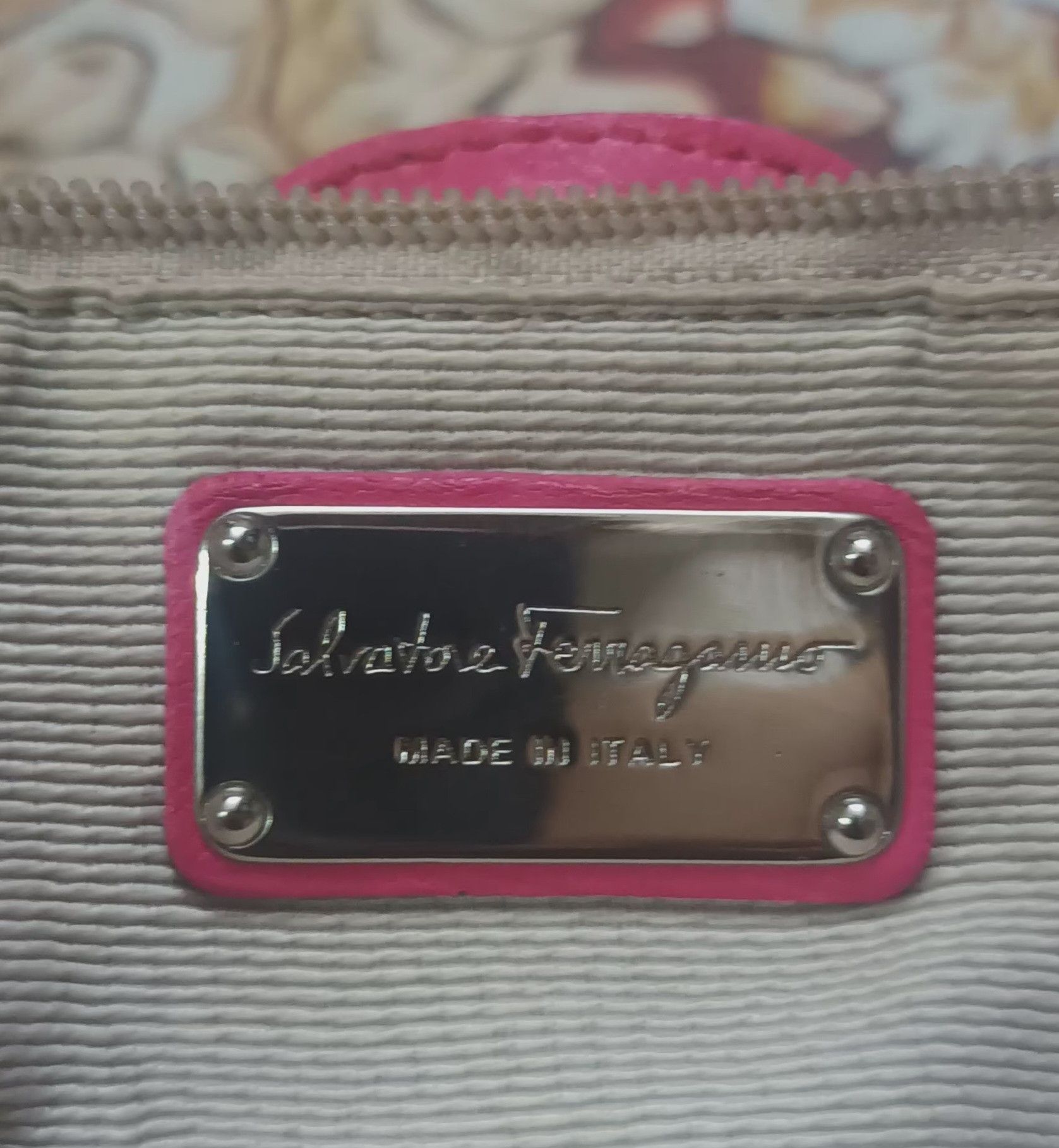 Salvatore Ferragamo 🔥 SALVATORE FERRAGAMO MADE IN ITALY TOTE BAG 🔥 Size ONE SIZE - 8 Thumbnail