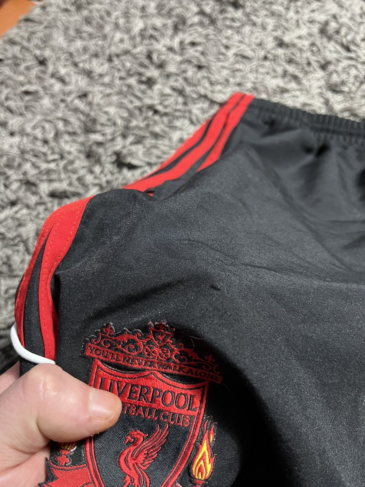 Adidas ADIDAS LIVERPOOL 2009/10 VINTAGE FOOTBALL MENS SHORTS Size US 33 - 4 Thumbnail