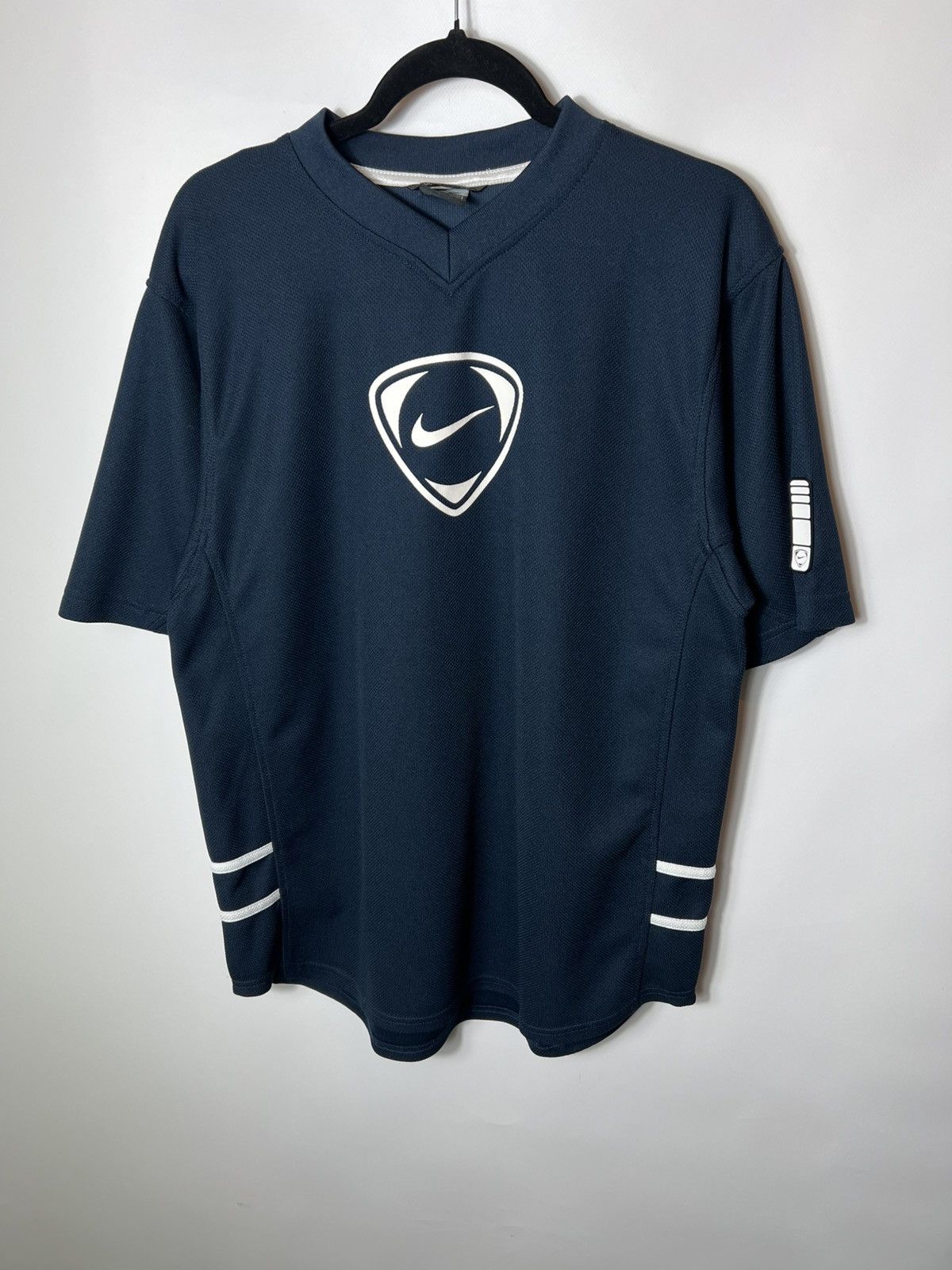 Nike Vintage streetwear y2k nike soccer team centre logo t-shirt Size US L / EU 52-54 / 3 - 1 Thumbnail