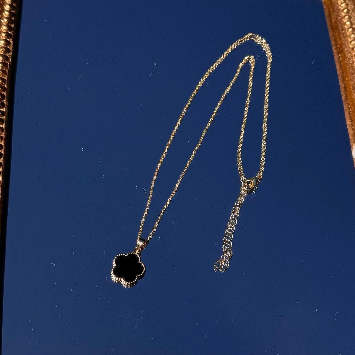 Vintage Black Clover Pendant Necklace Gold Chain 4 Leaf Clover Y2K Size ONE SIZE - 1 Thumbnail