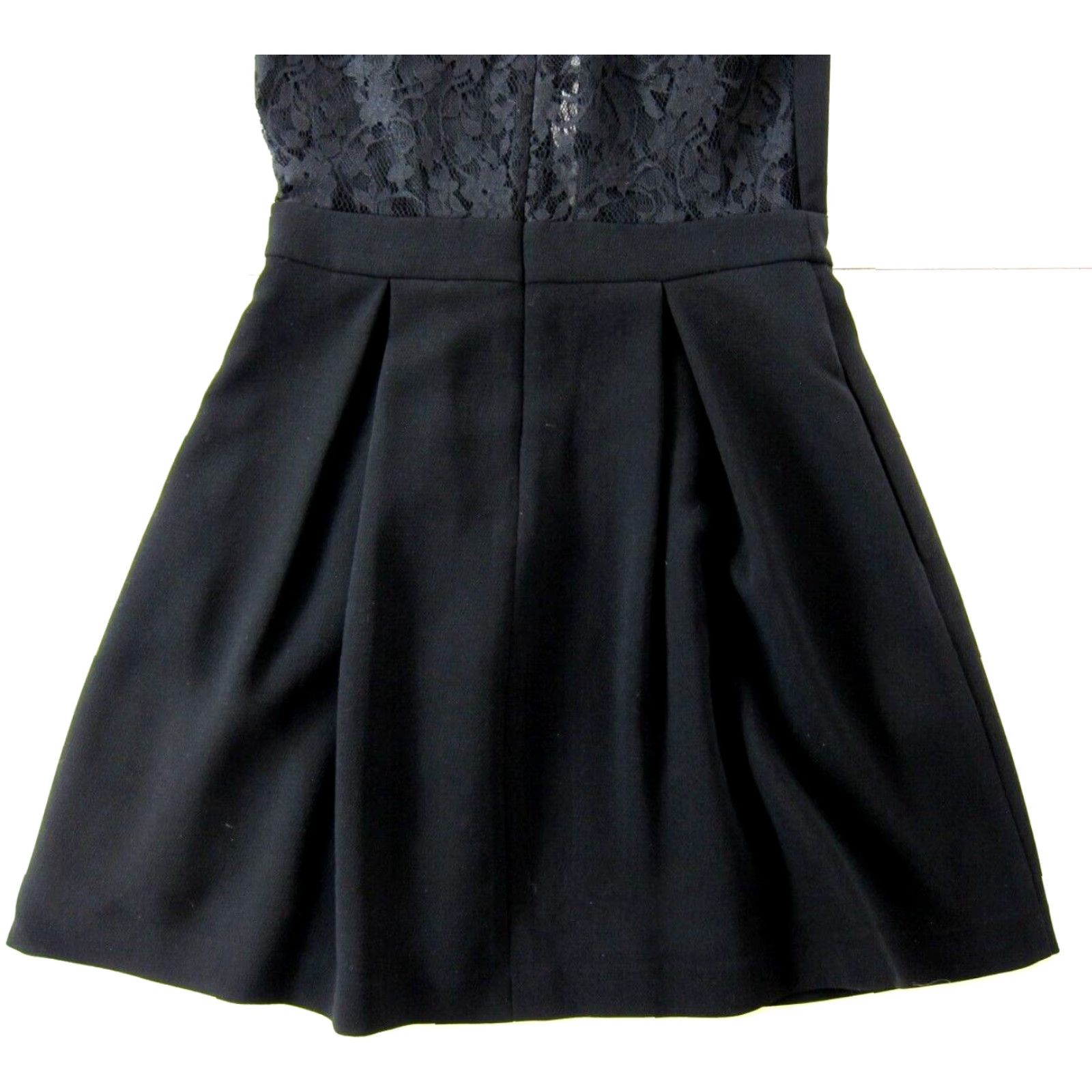 BCBGeneration BCBGeneration Black Lace Cap Sleeve V-Neck Sheath Dress Size 6 with Pockets Size M / US 6-8 / IT 42-44 - 4 Thumbnail