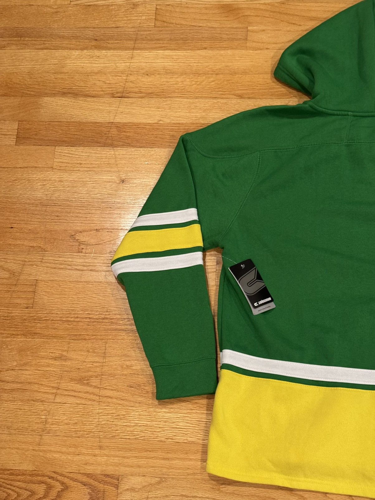 Colosseum Athletics NWT Colosseum Oregon Ducks Hockey Lace-Up Hoodie Embroidered Size US L / EU 52-54 / 3 - 6 Thumbnail