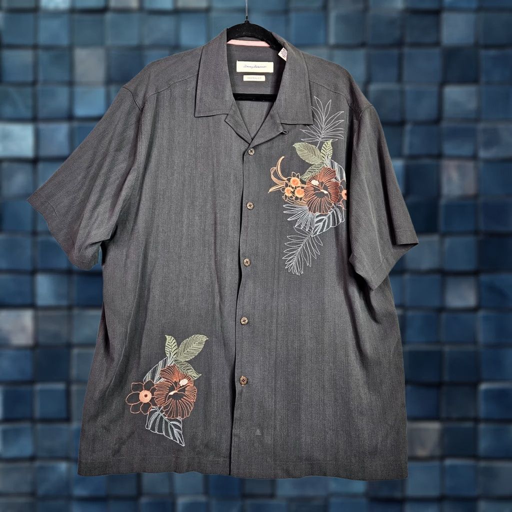 Tommy Bahama Tommy Bahama Shirt 100% Silk Gray Floral Embroidered Button-Up XL Regular Adult Men’s Short Sleeve Vintage? No Size US XL / EU 56 / 4 - 1 Thumbnail