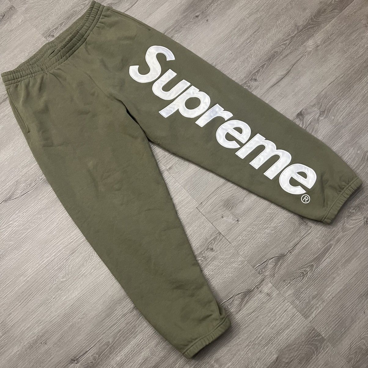 Supreme Supreme Satin Appliqué Logo Sweatpants FW23 Size US 34 / EU 50 - 1 Thumbnail