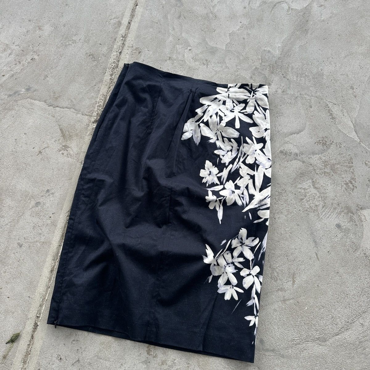 Max Mara Max Mara Women's Midi Skirt Blue Floral Midi A-Line Size M Size 27" / US 4 / IT 40 - 7 Thumbnail