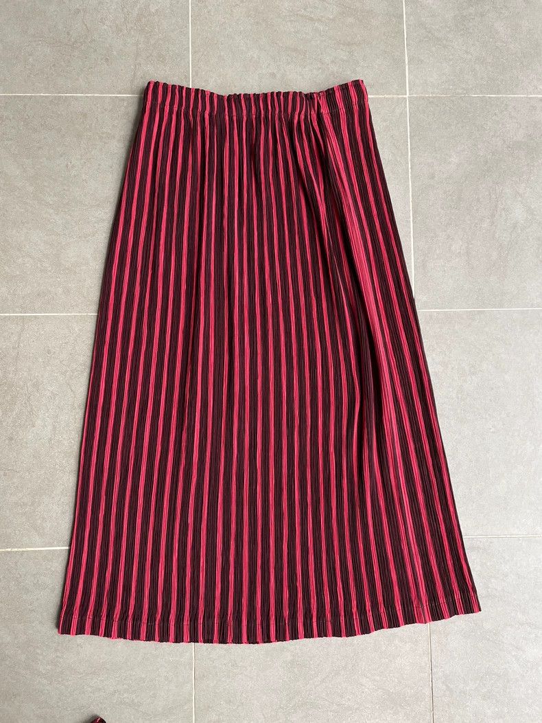 Issey Miyake Issey Miyake size:2 A red striped main line skirt Size 31" - 6 Thumbnail