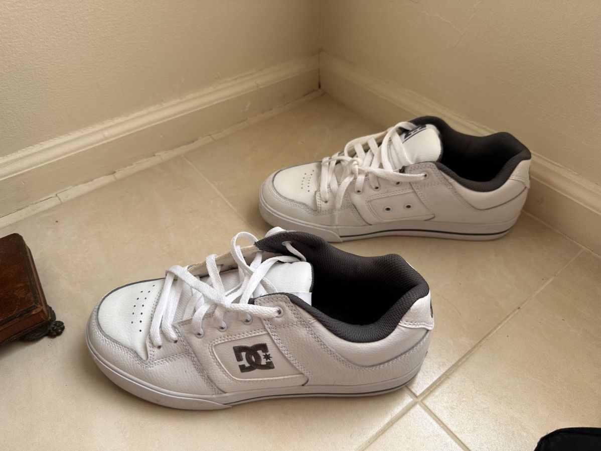 DC Slight used white DC skate shoes size 11 Size US 11 / EU 44 - 3 Thumbnail