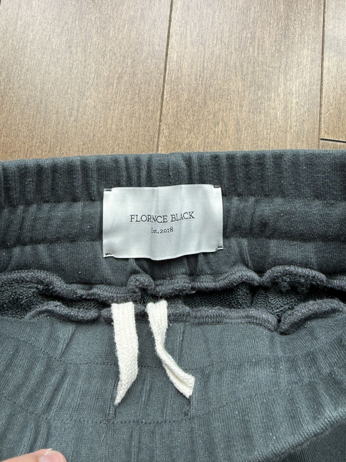 Florence Black Florence Black - Vintage Black Essential Sweatpants size XS Size US 28 / EU 44 - 2 Thumbnail
