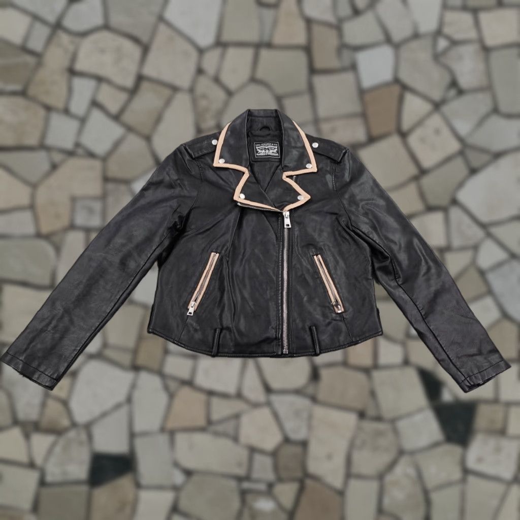 Levi's Levis Jacket Womens Large Black Faux Vegan Leather Moto Biker Asymmetrical Coat Jacket/Coat Length Short Zipper Pockets Lined Collared Full Zip Size L / US 10 / IT 46 - 1 Thumbnail