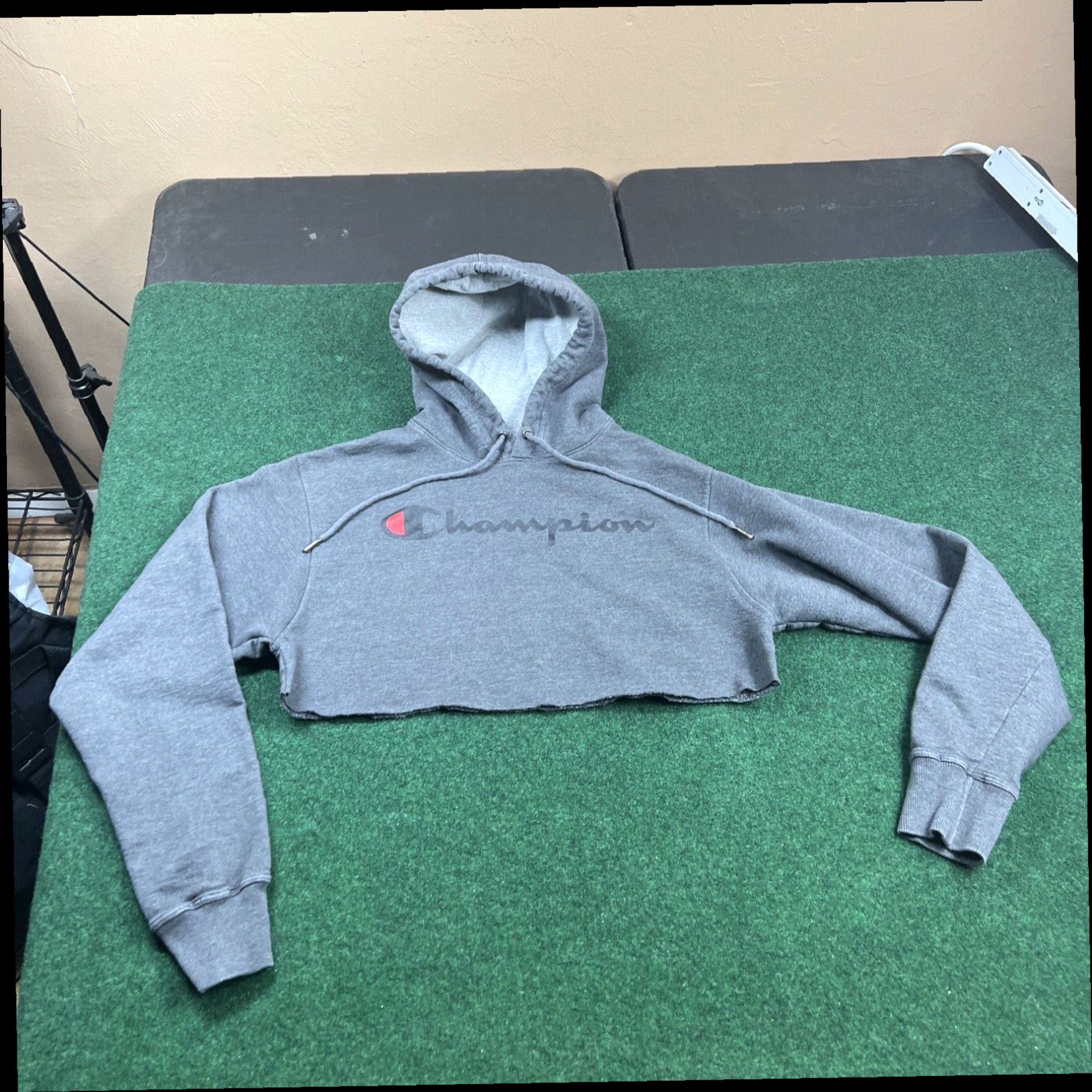 Champion Champion Sweater Womens Sz Small Gray Pullover Crop Top Size S / US 4 / IT 40 - 1 Thumbnail
